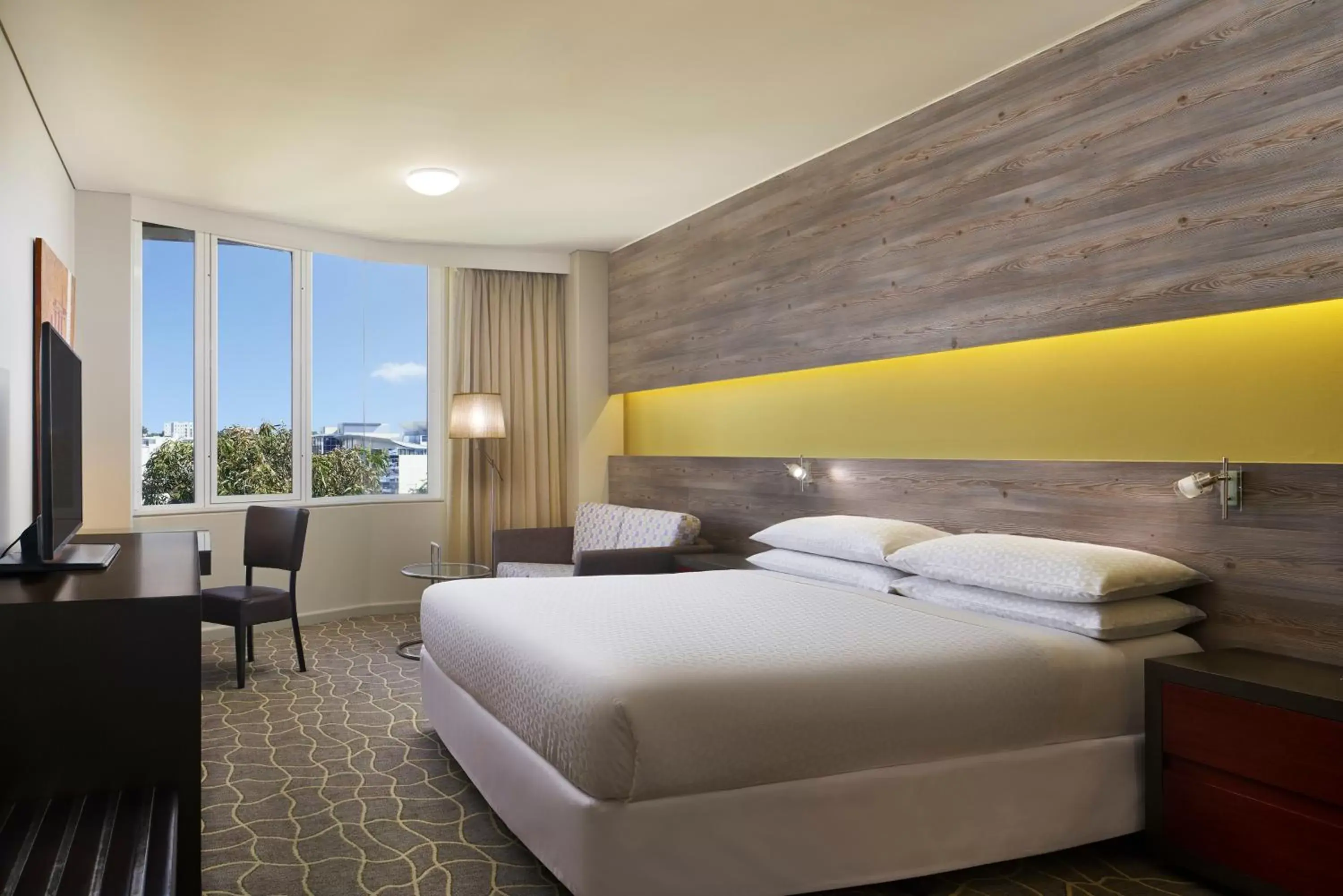 Seating area, Bed in Four Points by Sheraton Perth