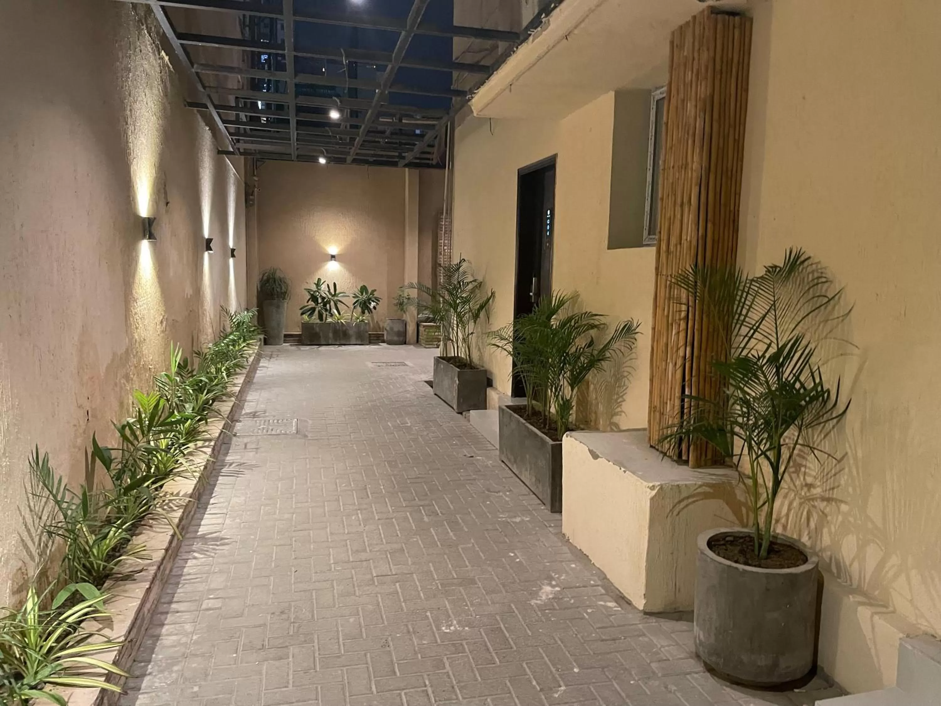 Facade/entrance in Hamsun Shahrah-e-Faisal