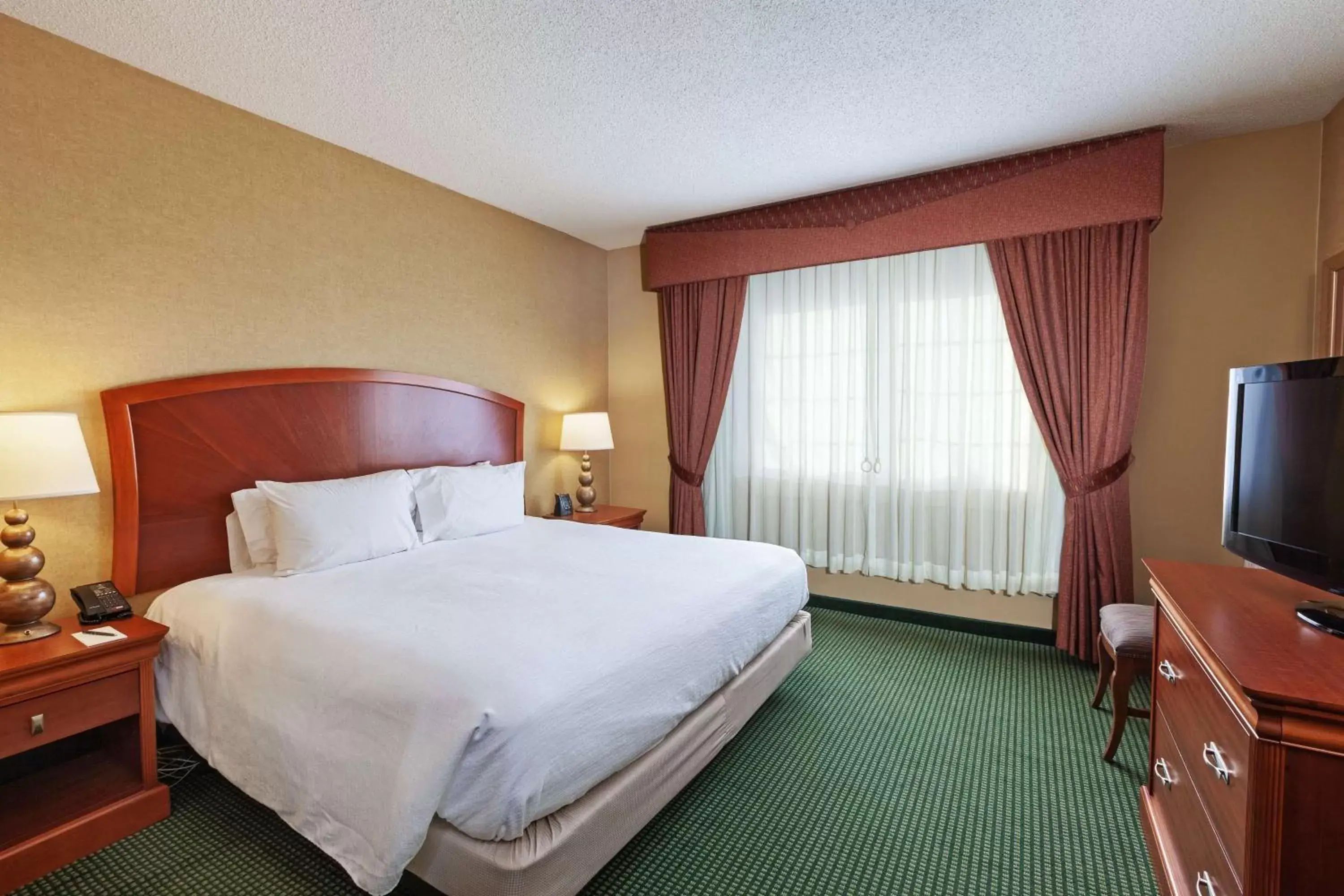 Bedroom, Bed in Embassy Suites by Hilton Greensboro Airport