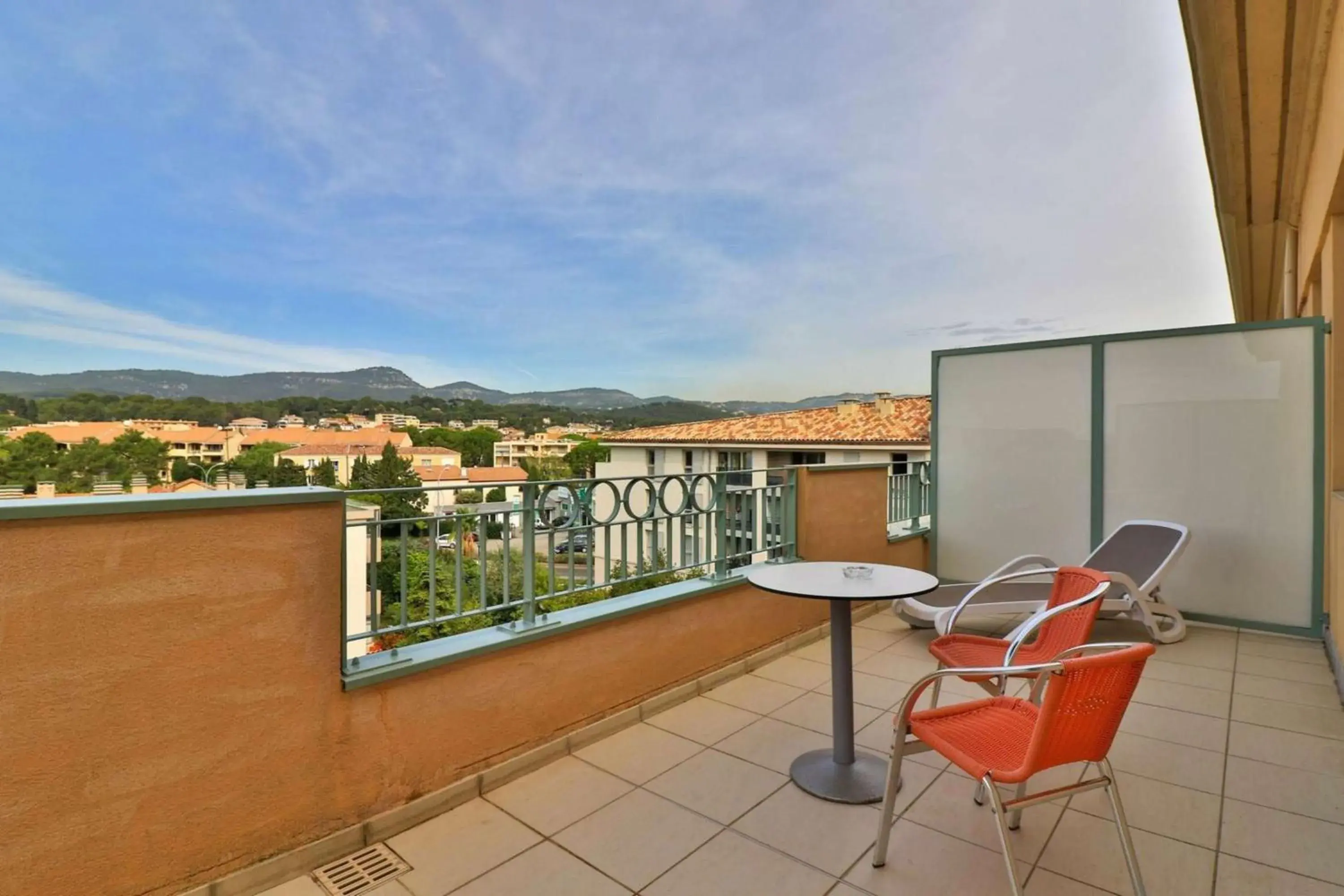 Photo of the whole room, Balcony/Terrace in Best Western Plus Soleil et Jardin