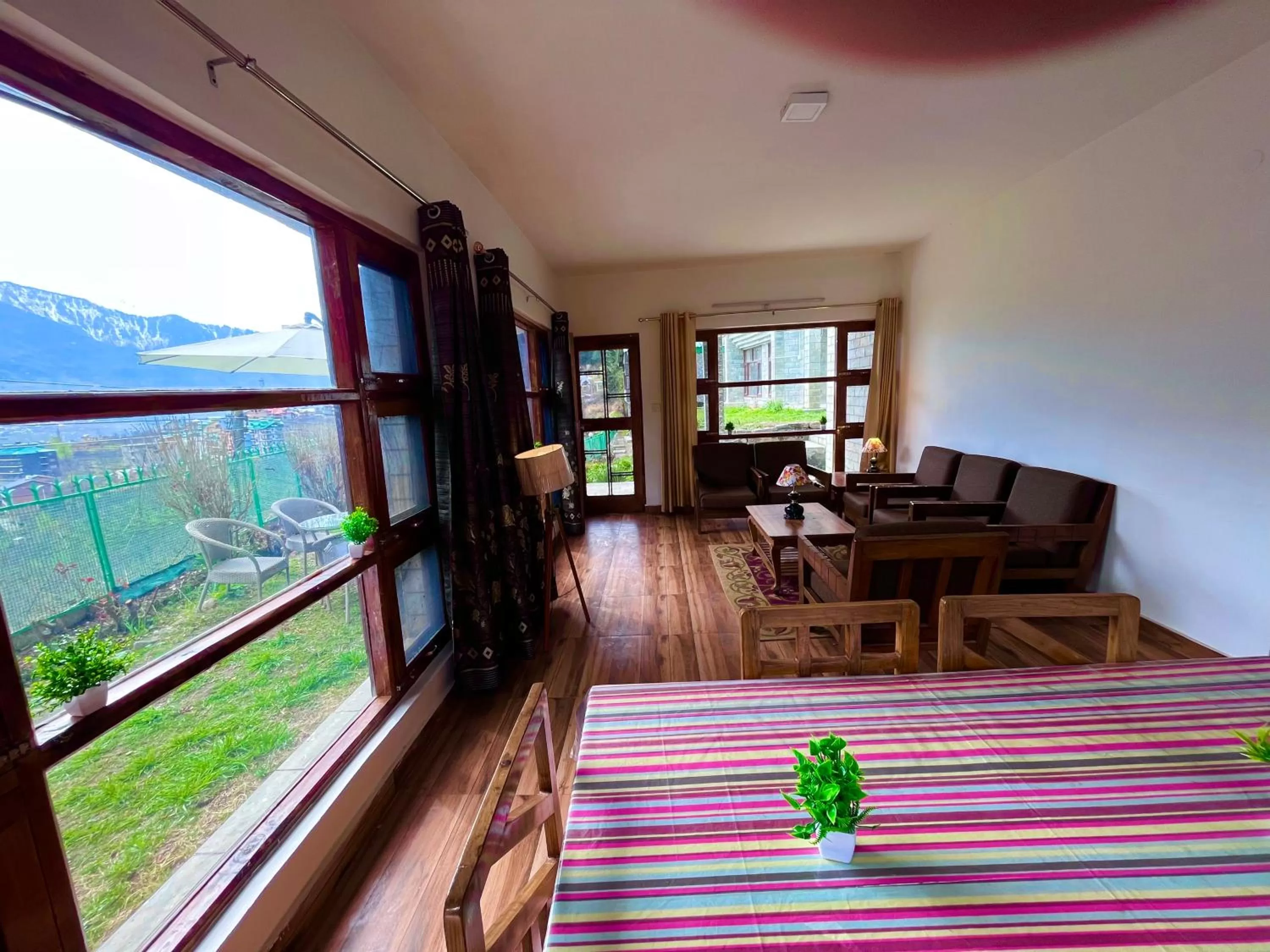 Nomad 2 Bedroom independent Luxury Cottages