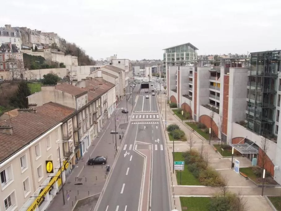 Property building in Hôtel Le Memphis