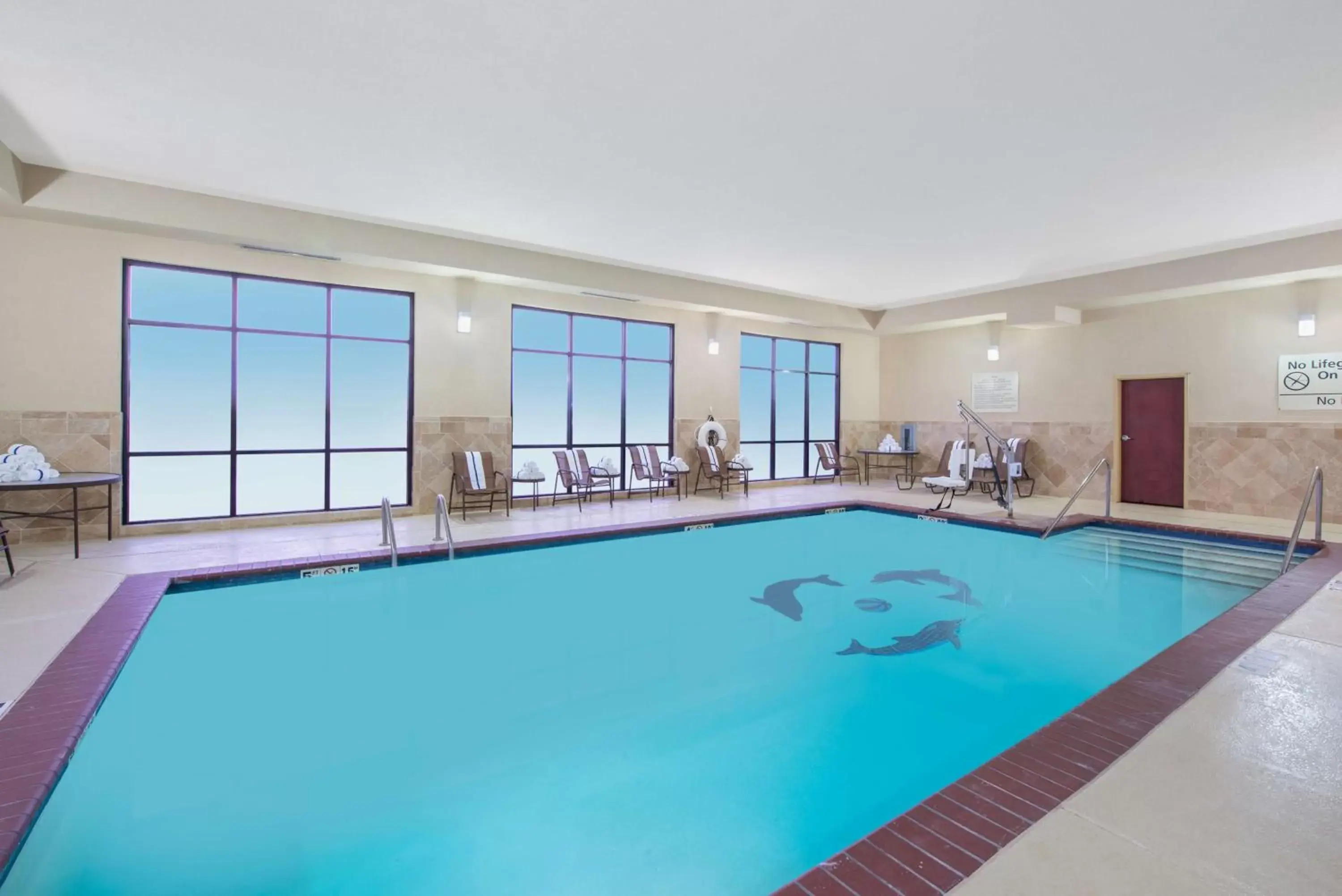 Pool view, Swimming Pool in Hampton Inn & Suites Oklahoma City - South