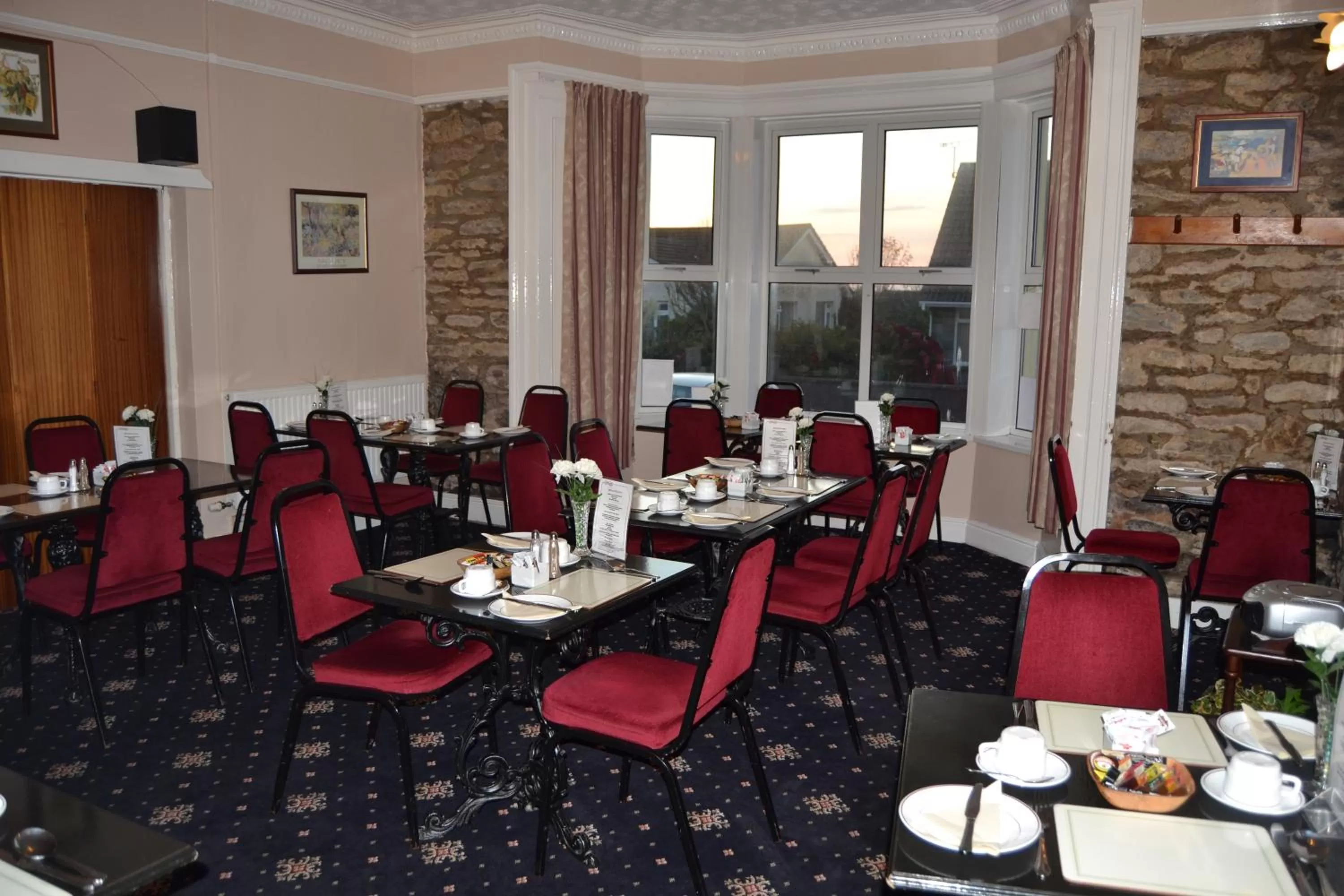 Restaurant/places to eat in City Inn