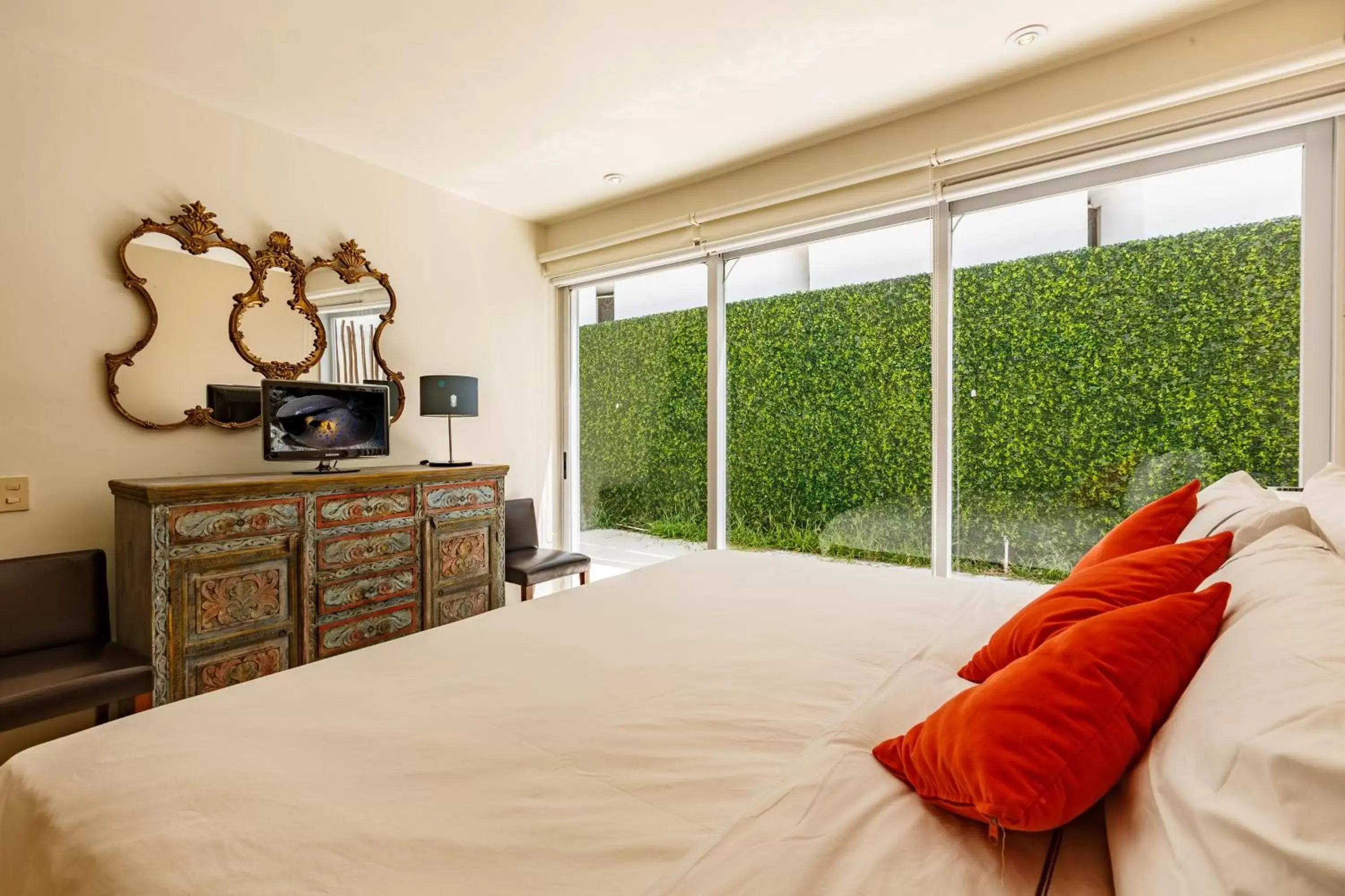 Bedroom, Bed in Magia Beachside Condo