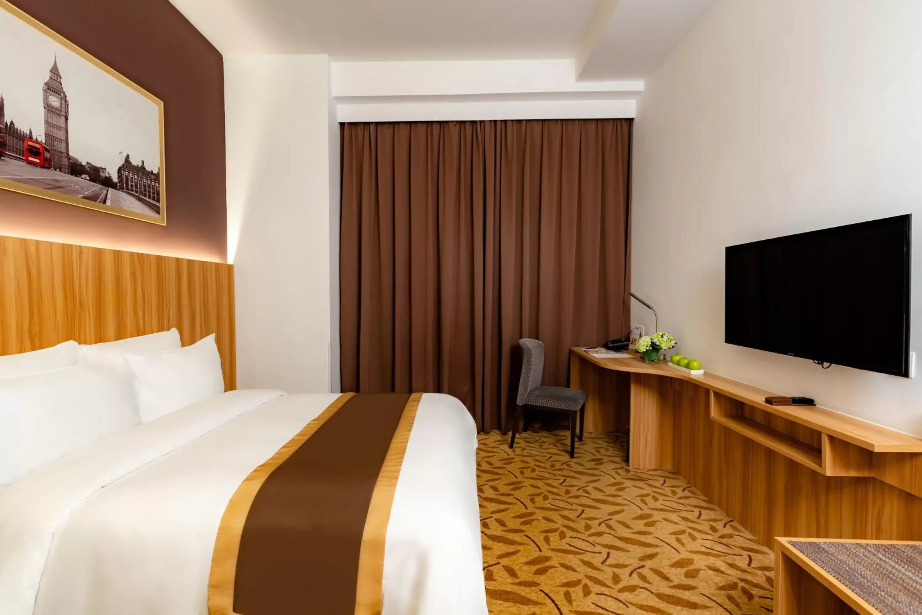 Bed, TV/Entertainment Center in Bay Hotel Ho Chi Minh