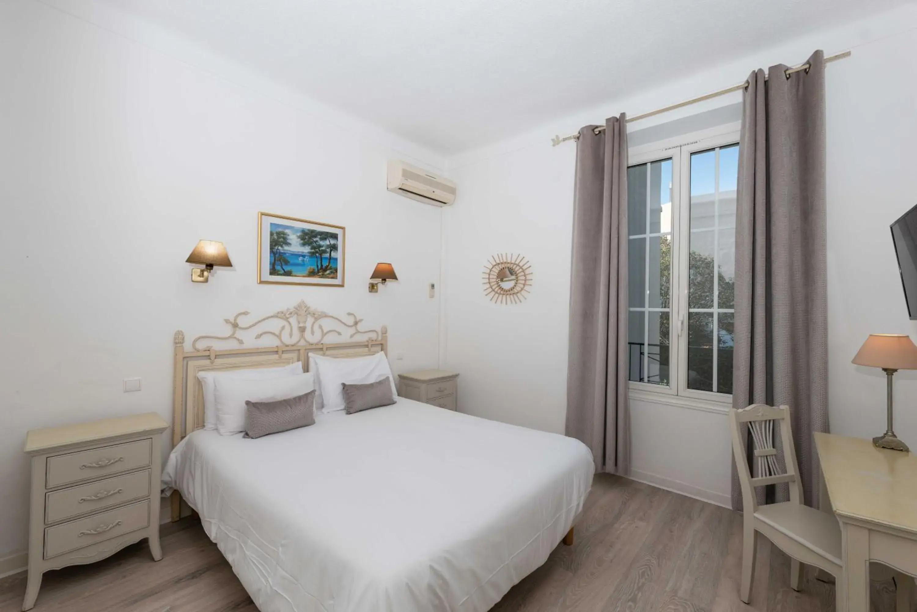 Photo of the whole room, Bed in Hôtel Beau Site - Cap d'Antibes