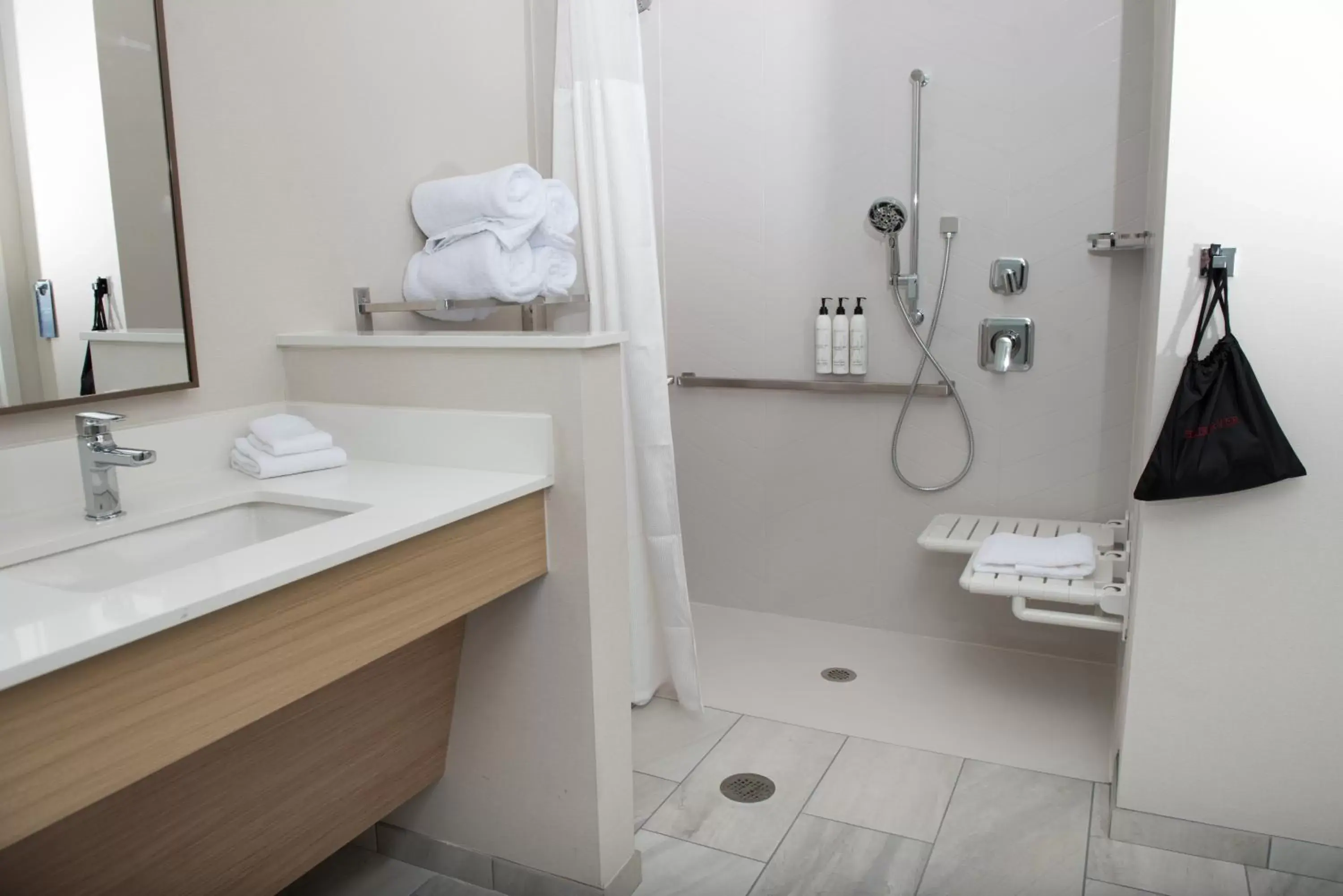 Shower, Bathroom in Fairfield by Marriott Inn & Suites Pensacola Beach