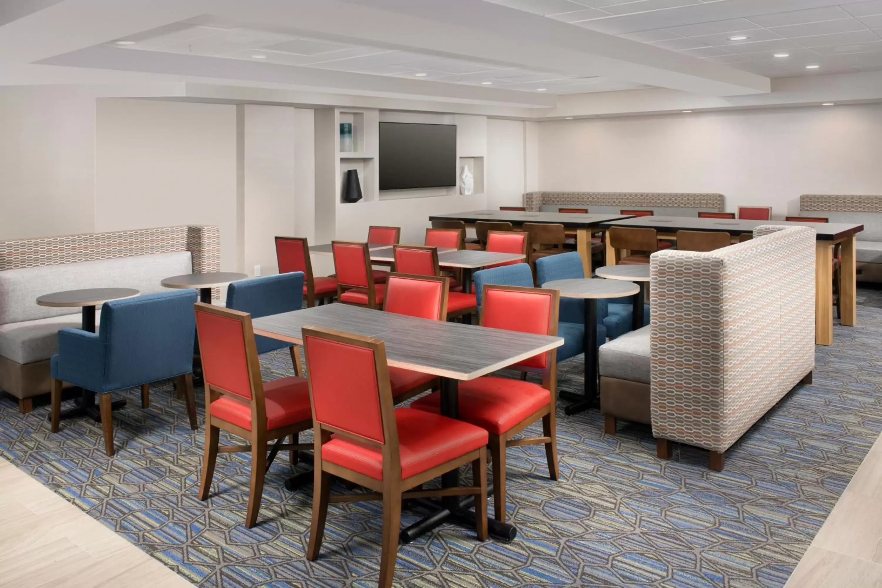 Restaurant/Places to Eat in Holiday Inn Express & Suites Baltimore - BWI Airport North, an IHG Hotel