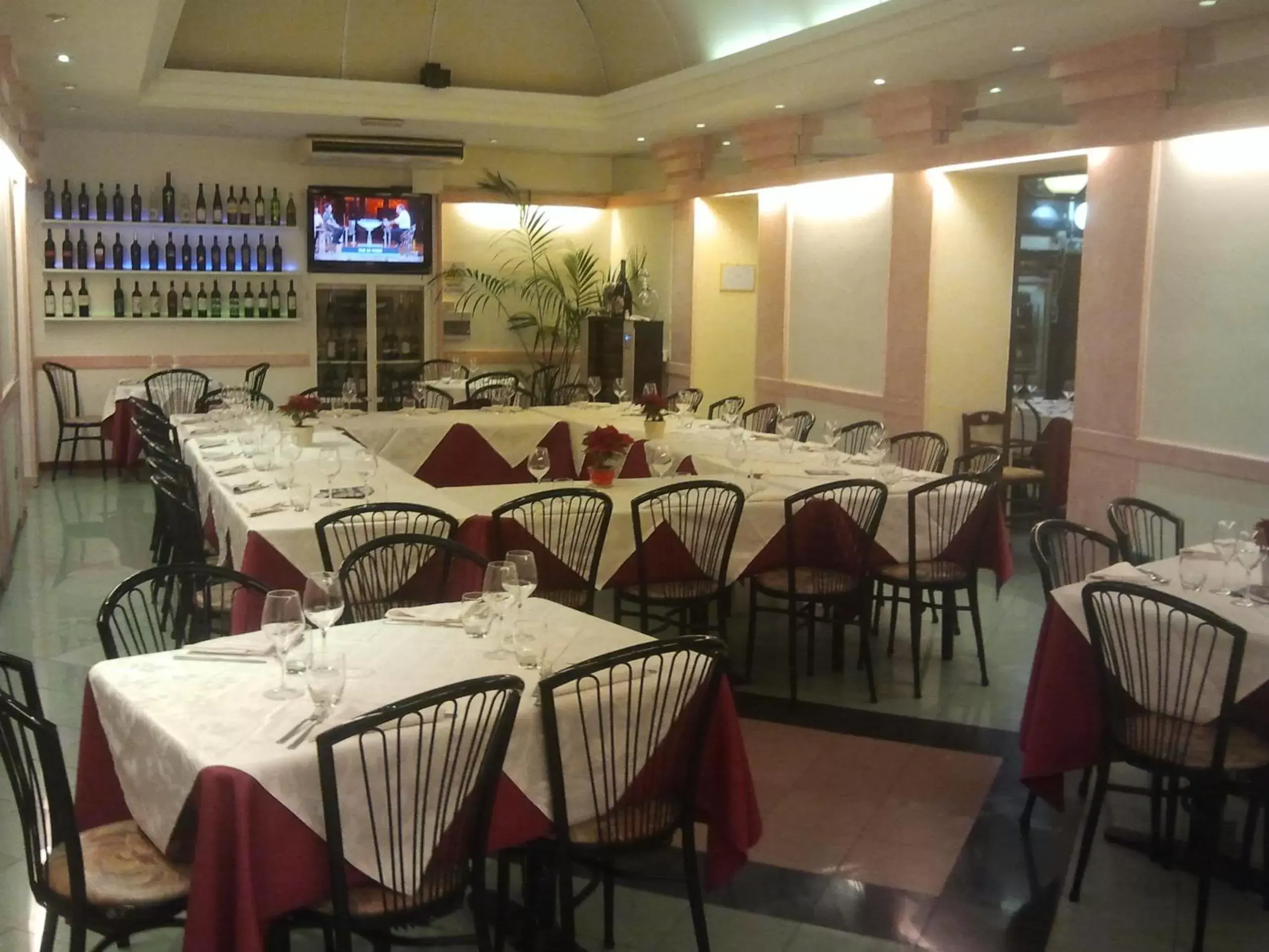 Restaurant/Places to Eat in Hotel Villa Robinia