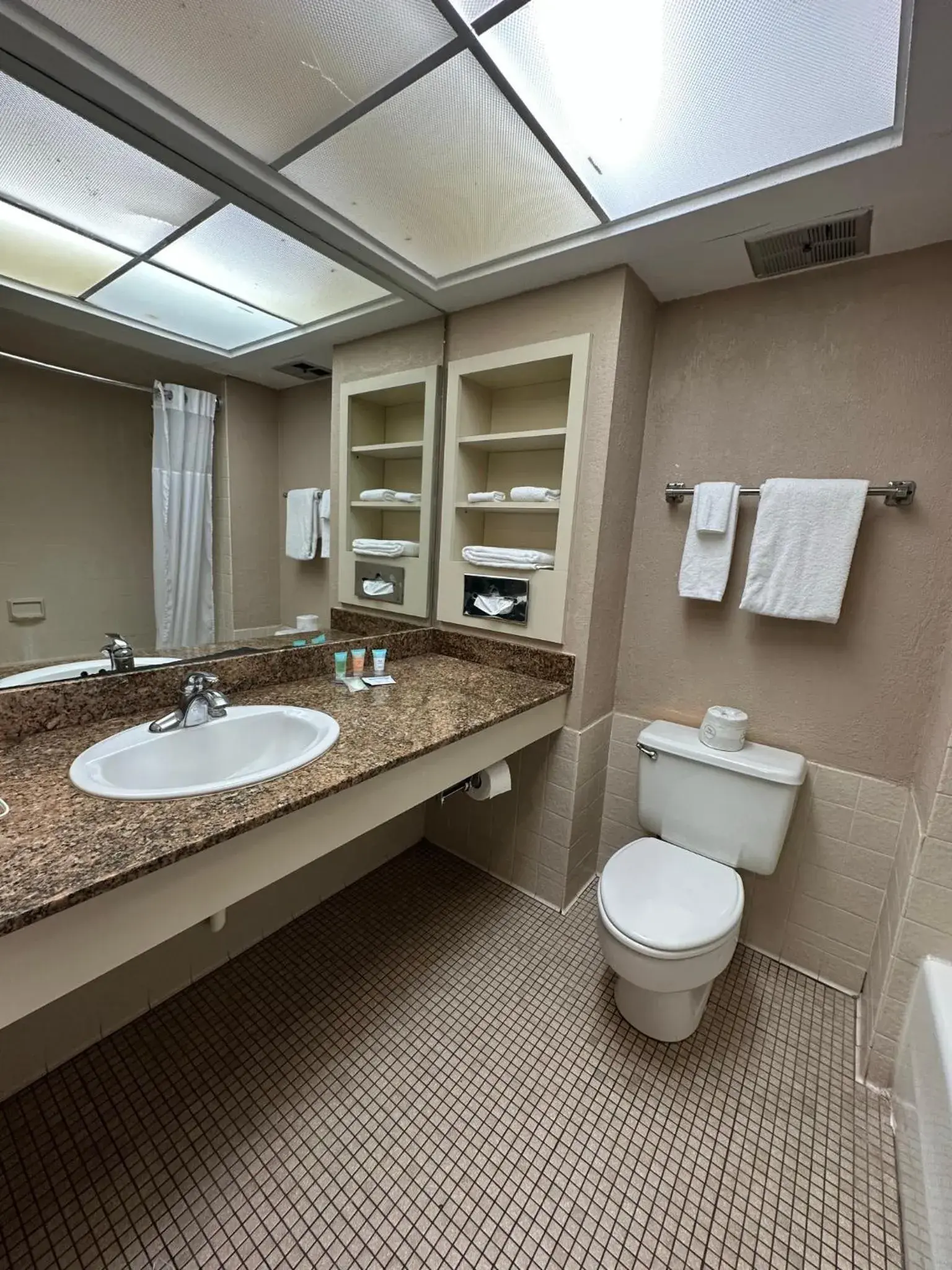Bathroom in Tahitian Inn Boutique Hotel Tampa