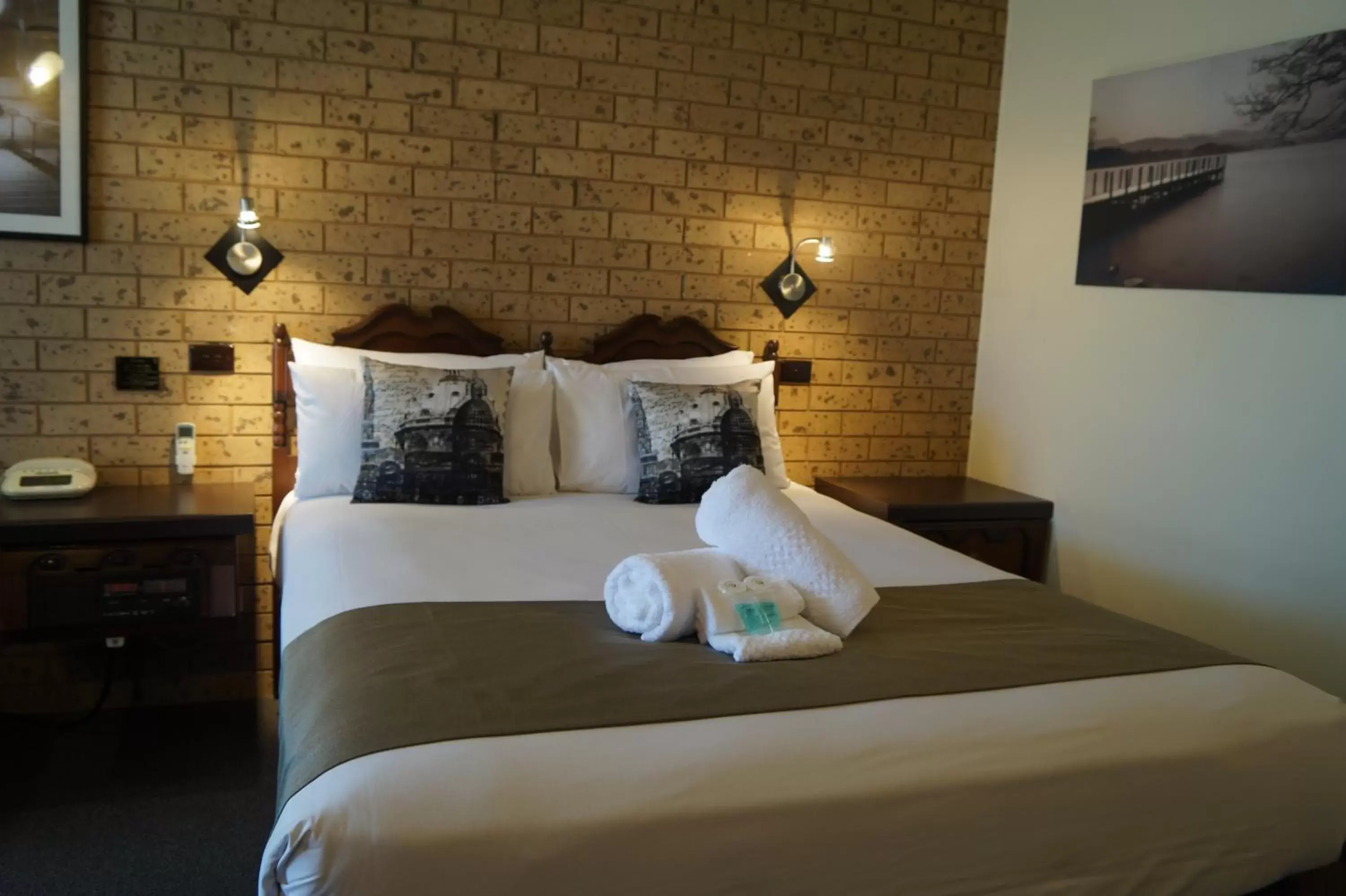 Bed in Belltower Motor Inn Bed in Belltower Motor Inn