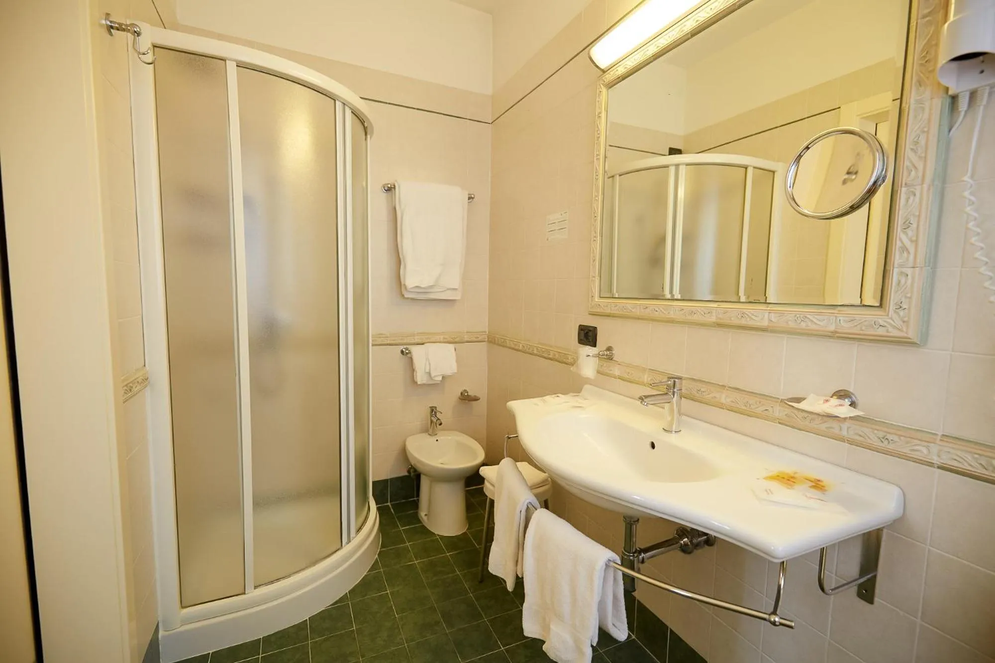 Shower in Hotel Riviera dei Dogi