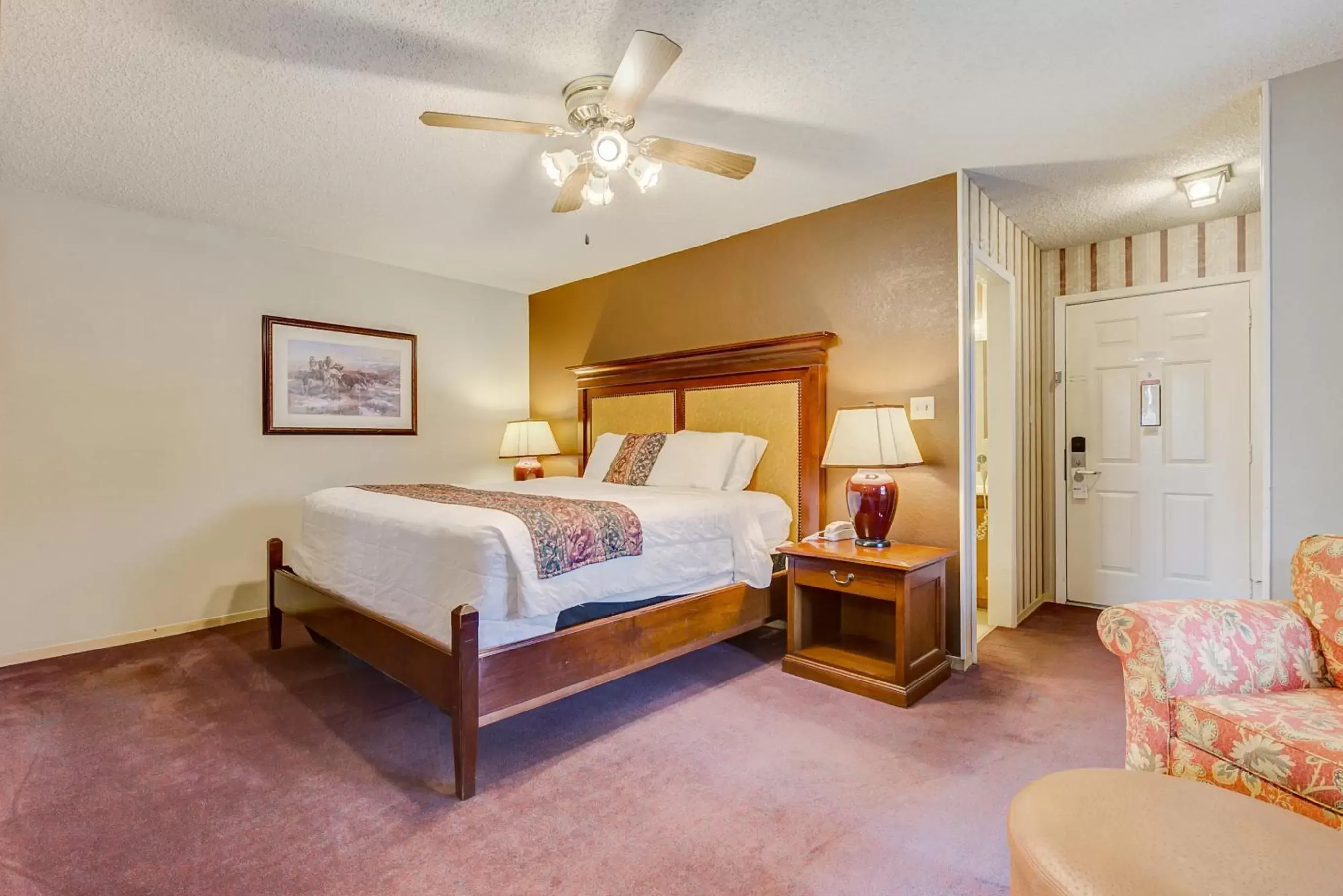 Bedroom, Bed in Lake View Inn