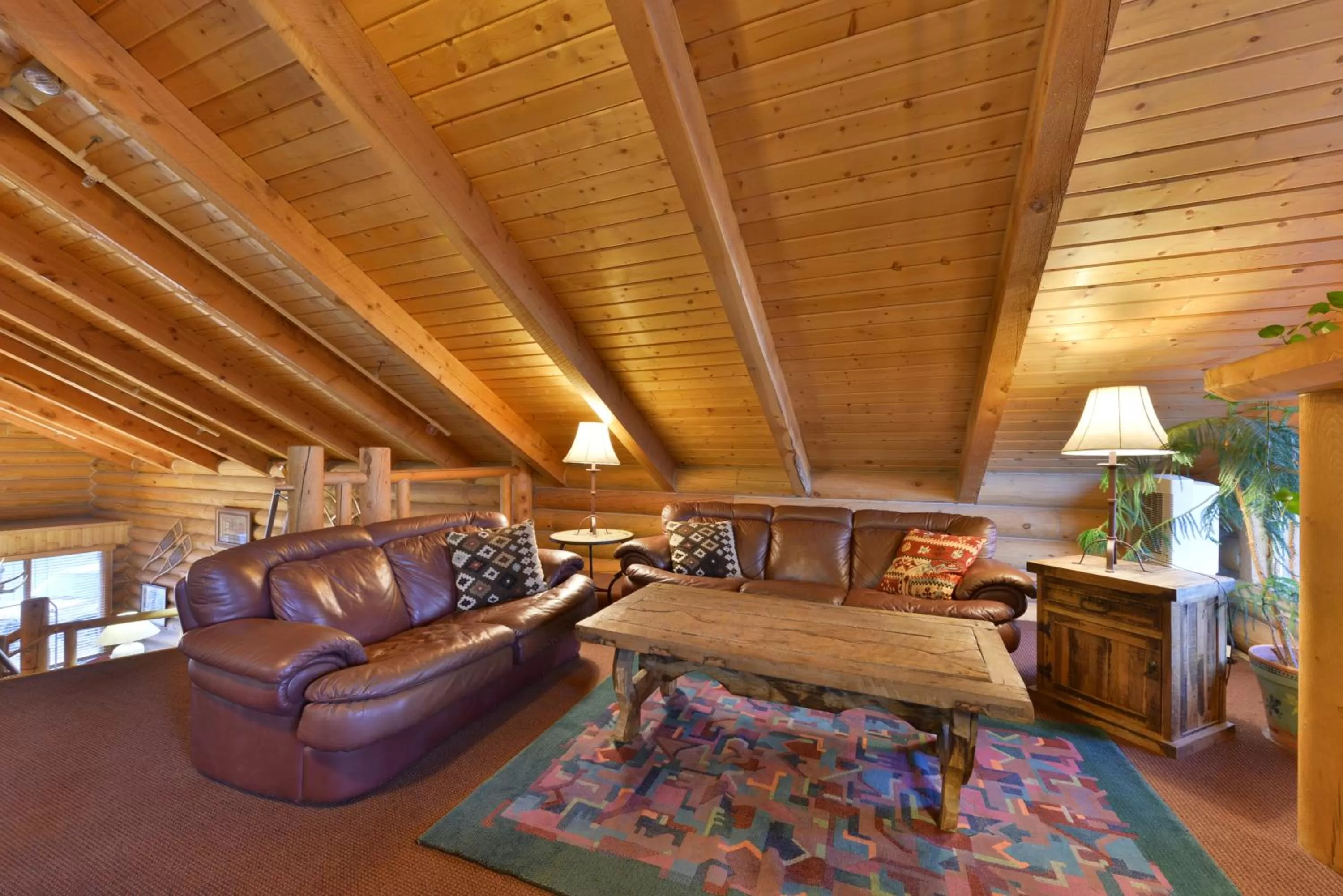 Living room in The Boulder Creek Lodge