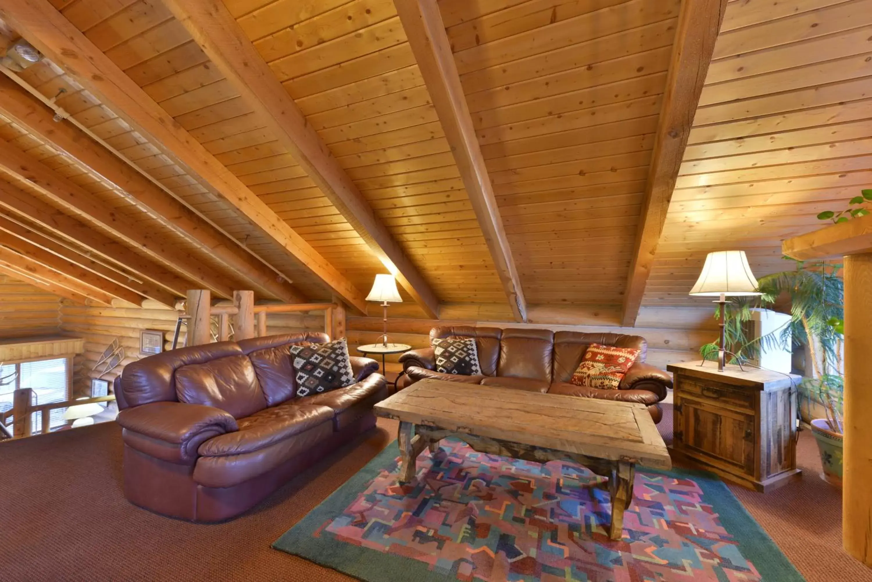 Living room, Seating Area in The Boulder Creek Lodge
