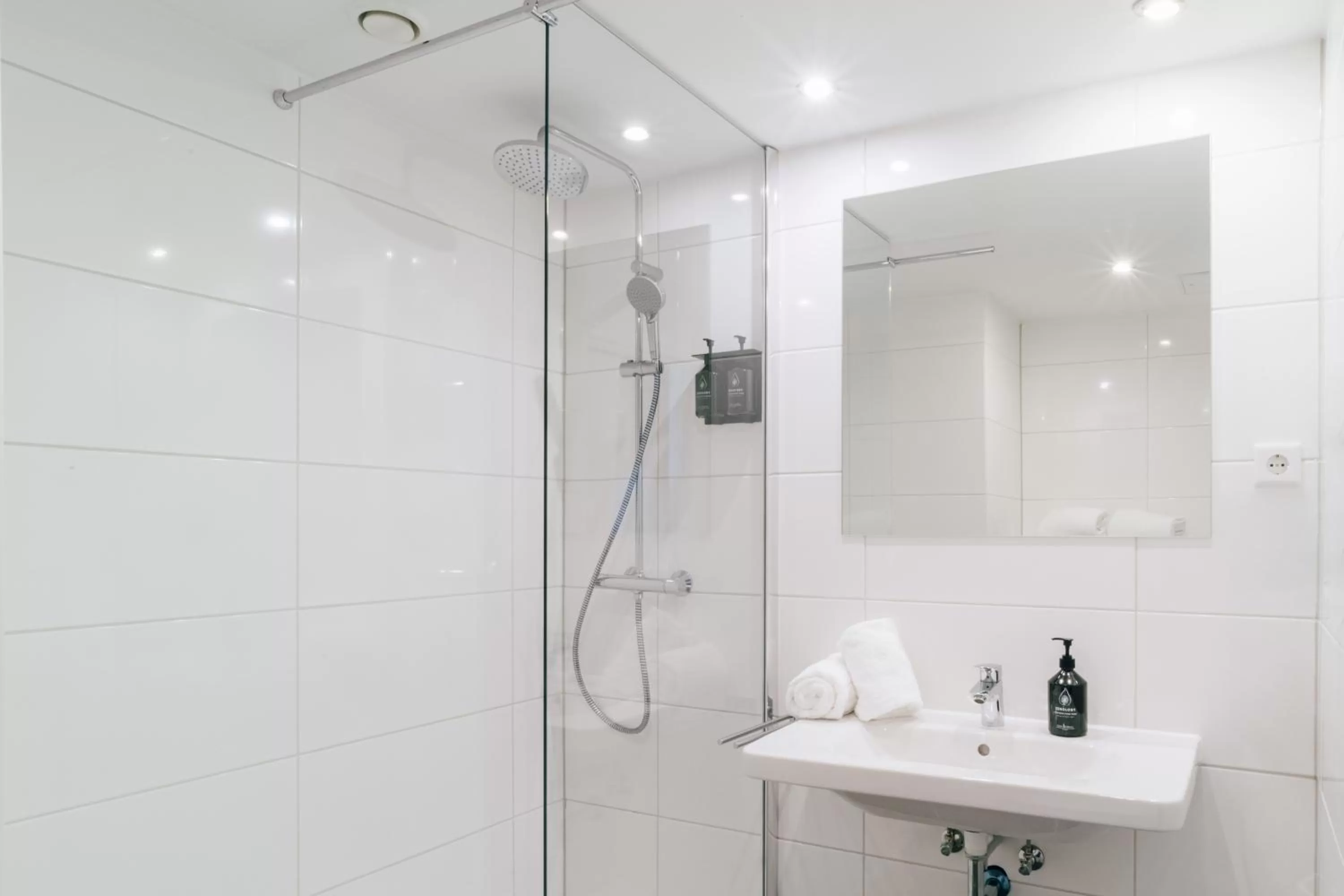 Shower in Pentahotel Bremen