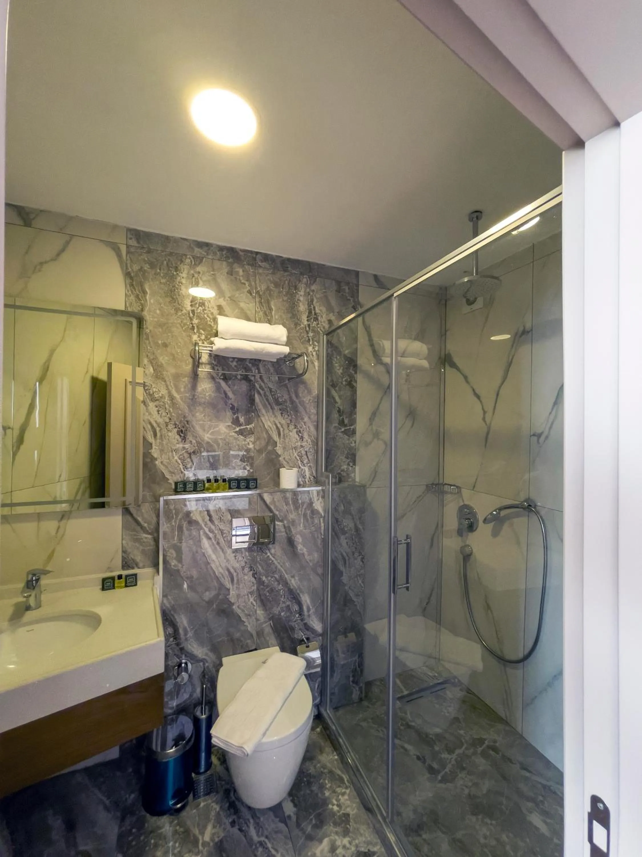 Bathroom in Martinenz Hotel