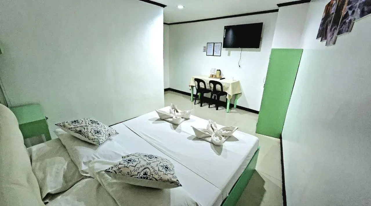 Bed in Demiren Hotel and Restaurant