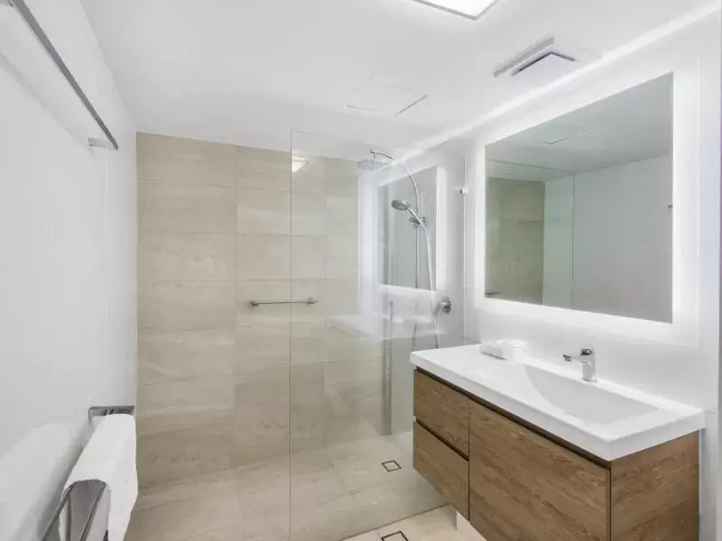 Bathroom in Boulevard Towers