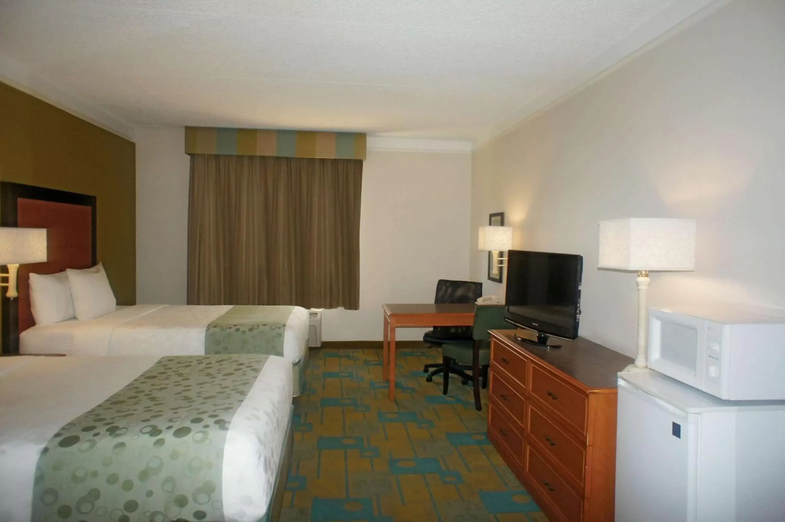 Photo of the whole room, Bed in La Quinta by Wyndham St. Pete-Clearwater Airport Photo of the whole room, Bed in La Quinta by Wyndham St. Pete-Clearwater Airport