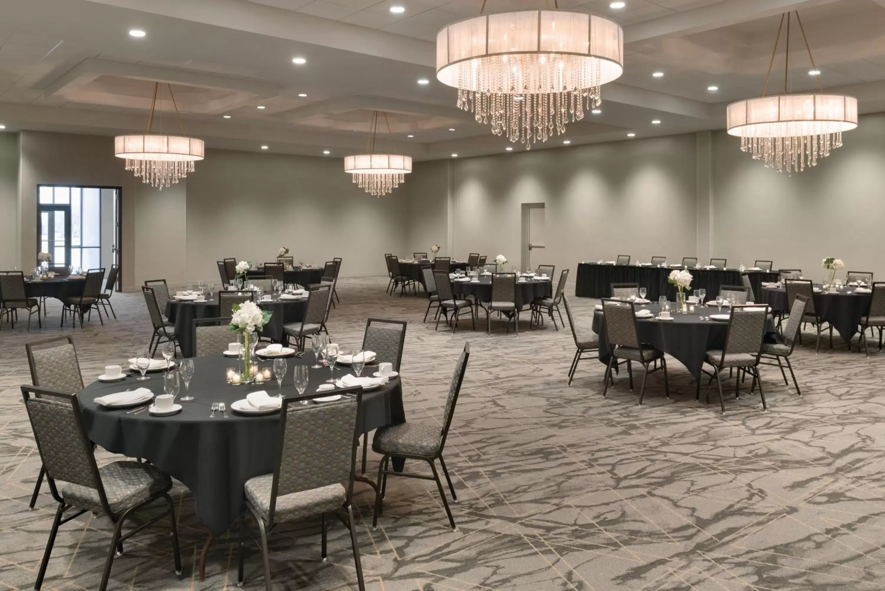 Banquet/Function facilities, Restaurant/Places to Eat in Holiday Inn - Bloomington - Normal, an IHG Hotel