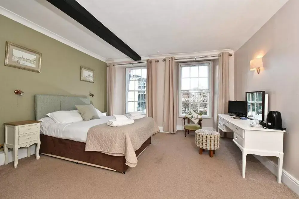Bedroom in Lansdowne Strand