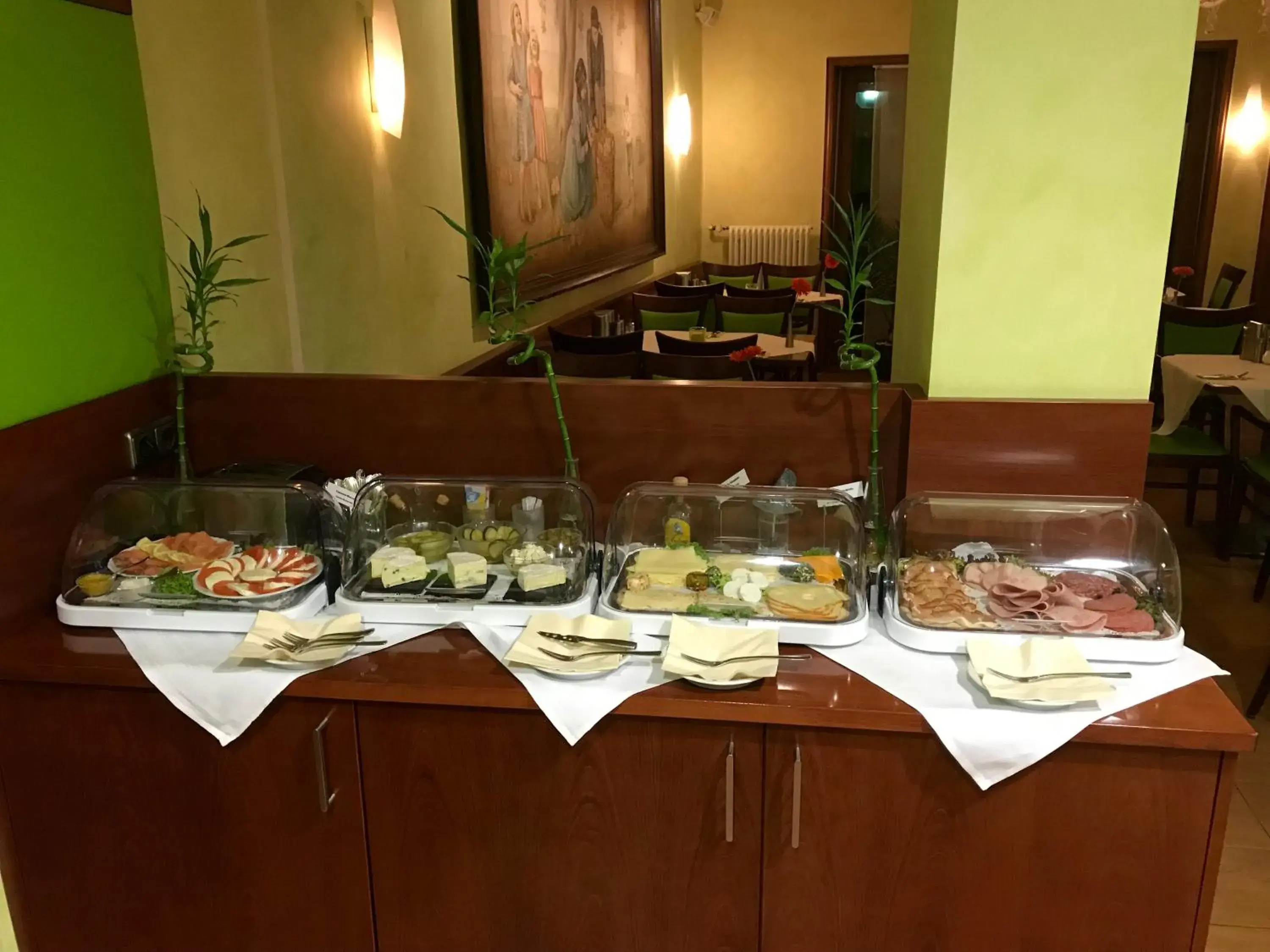 Buffet breakfast in Parkhotel Zirndorf