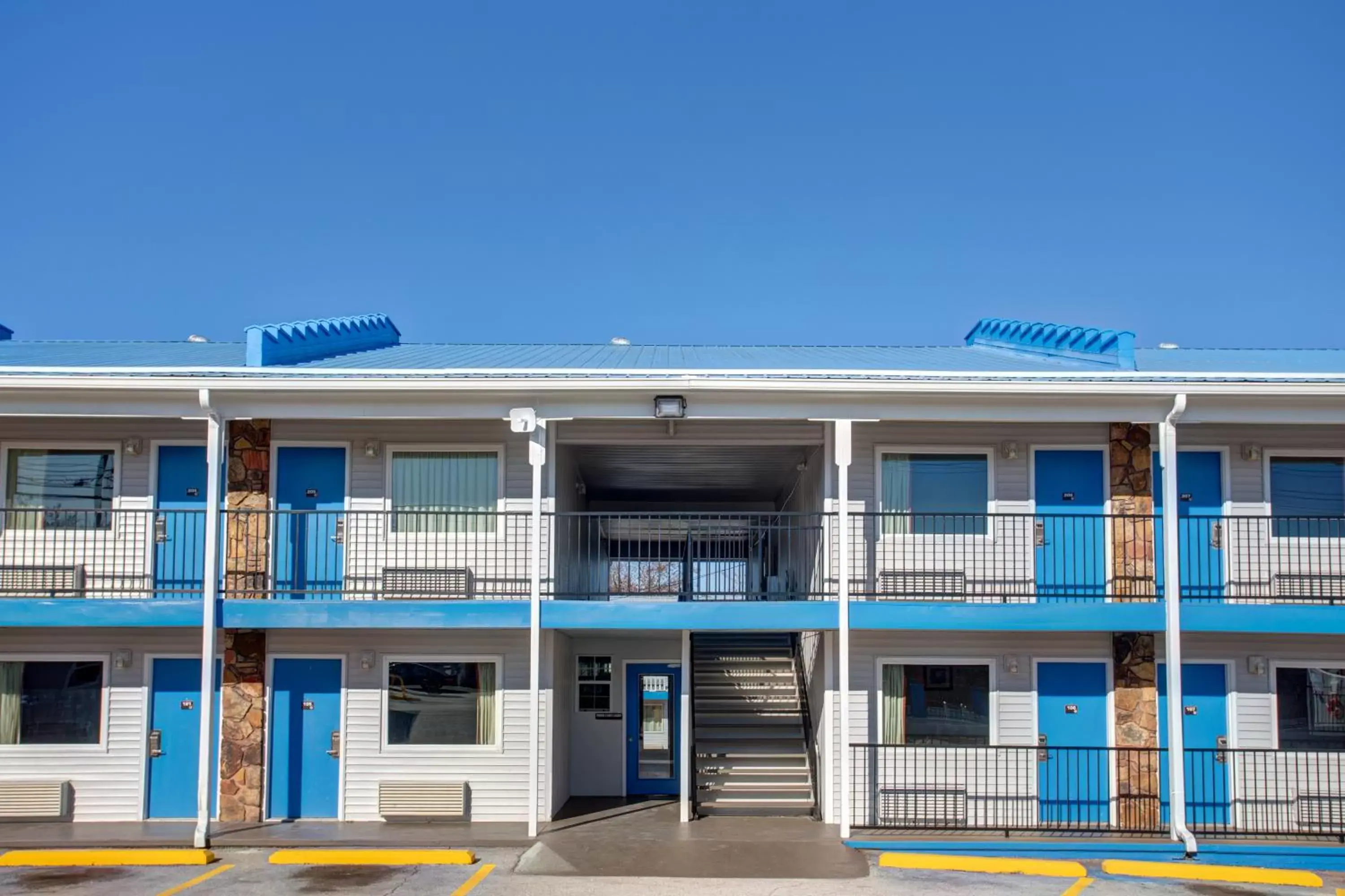 Property building in Motel 6 Branson, Mo