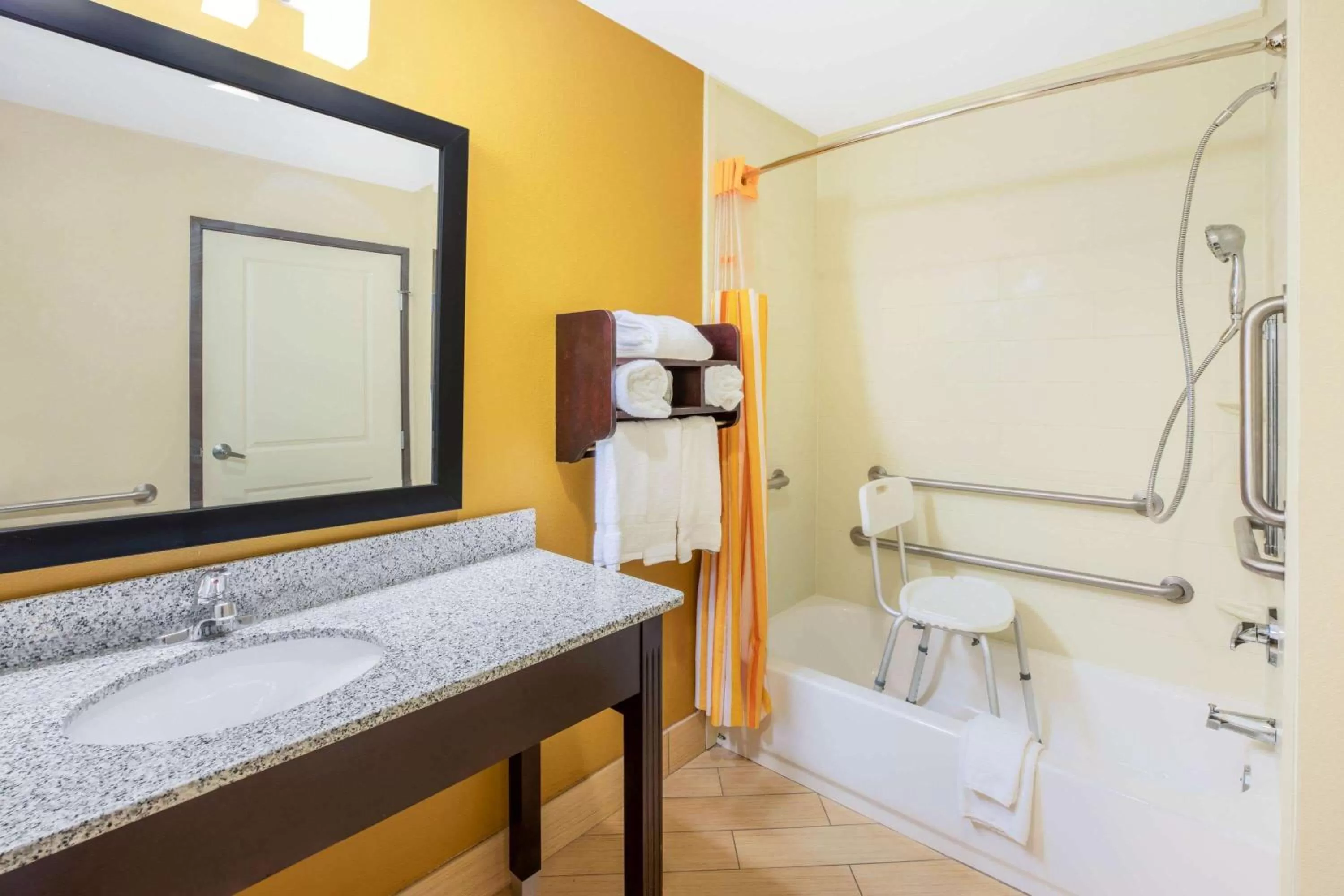 Bathroom in La Quinta by Wyndham Floresville