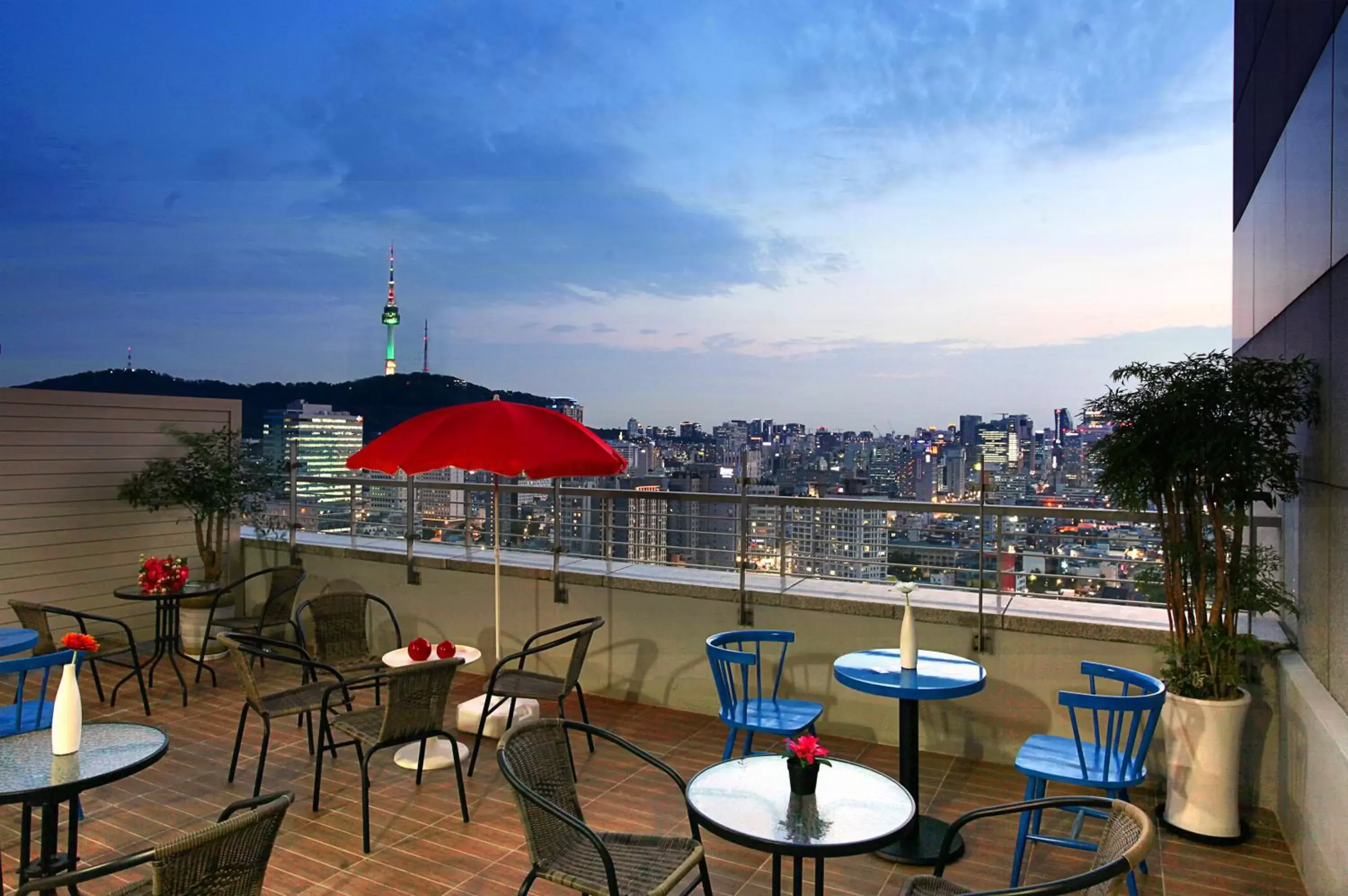Balcony/Terrace, Lounge/Bar in Hotel Skypark Kingstown Dongdaemun