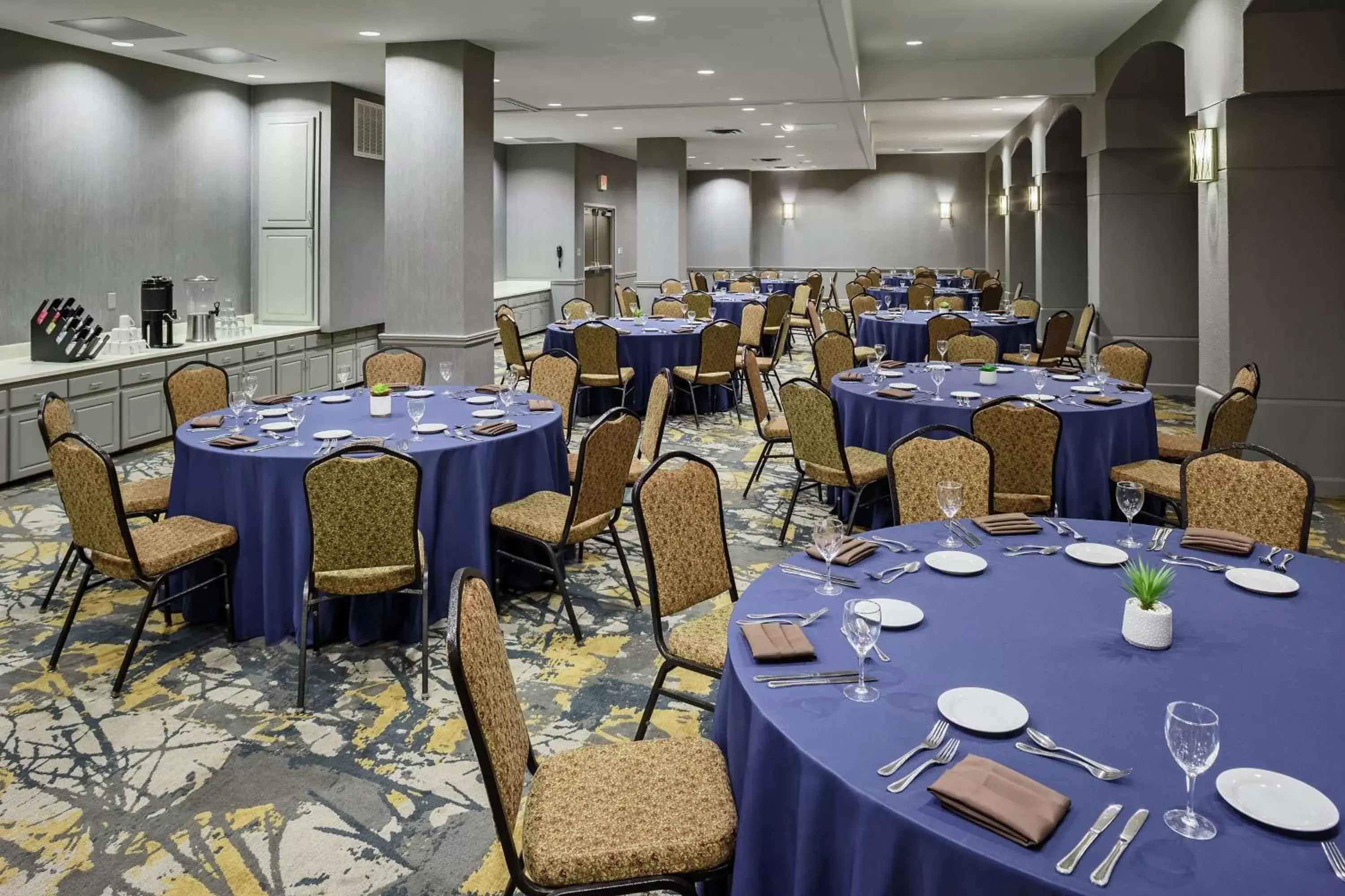 Meeting/conference room, Restaurant/Places to Eat in DoubleTree by Hilton San Antonio Downtown