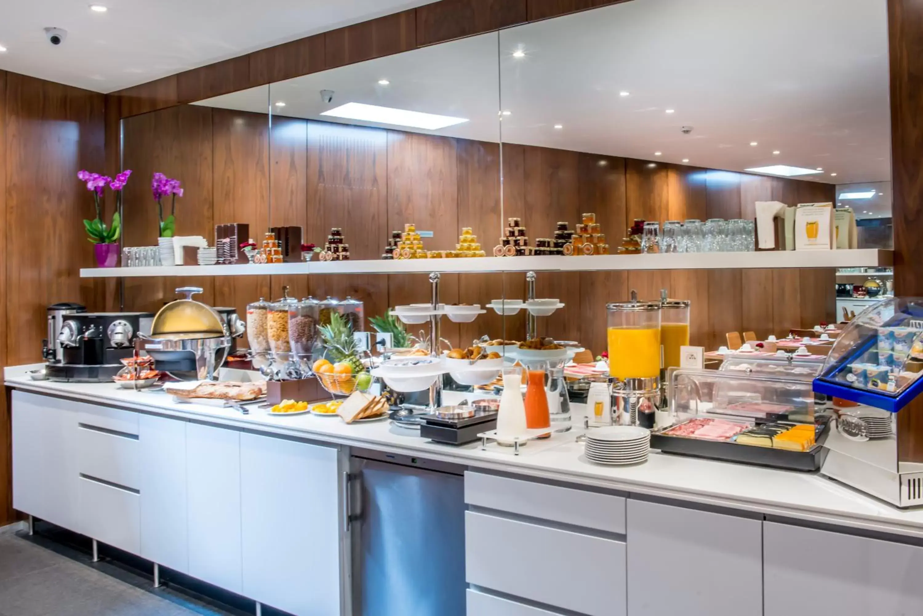 Restaurant/places to eat in Art Hotel Eiffel Restaurant/places to eat in Art Hotel Eiffel