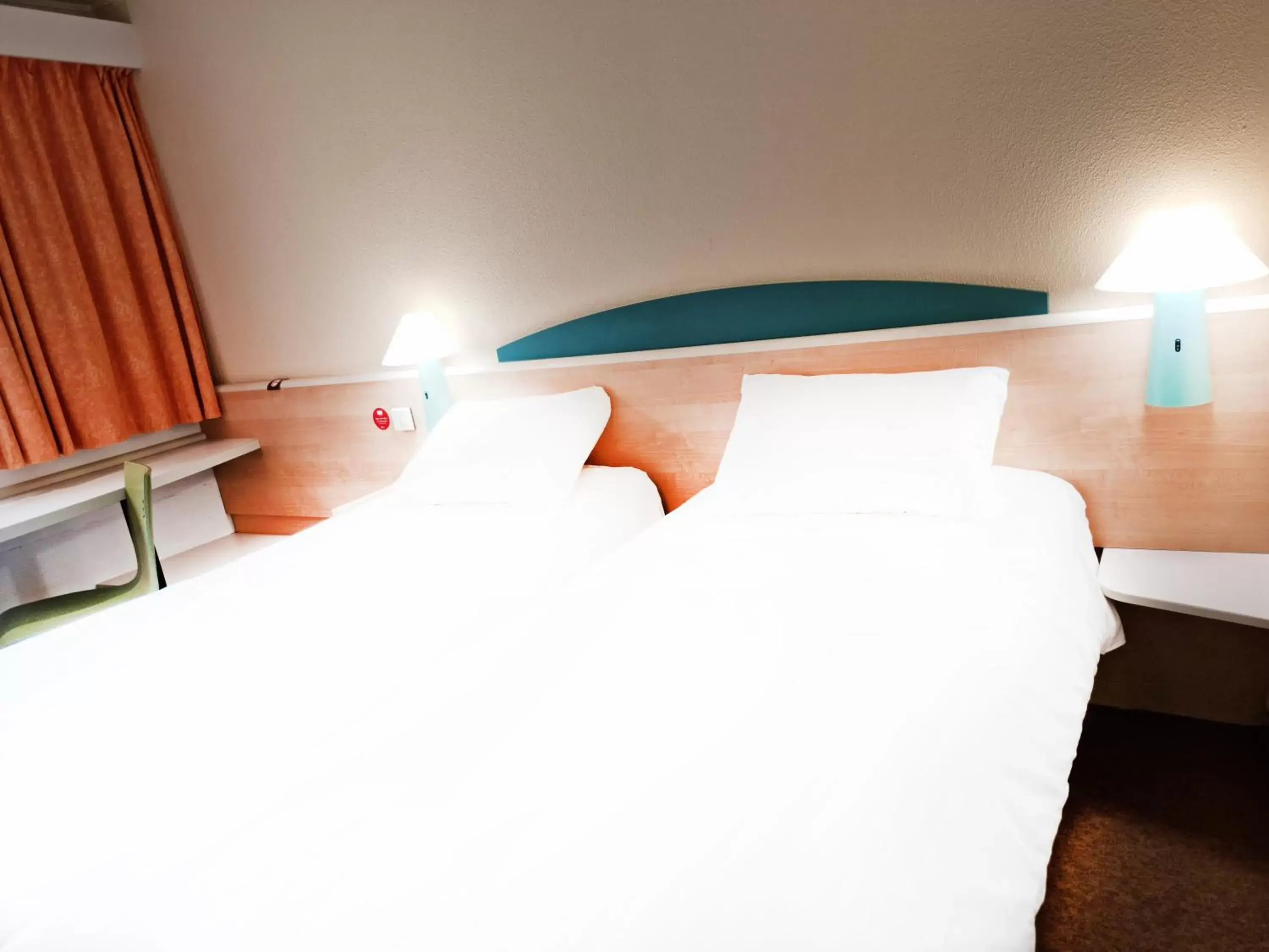 Bedroom, Bed in ibis Caen Porte d’Angleterre