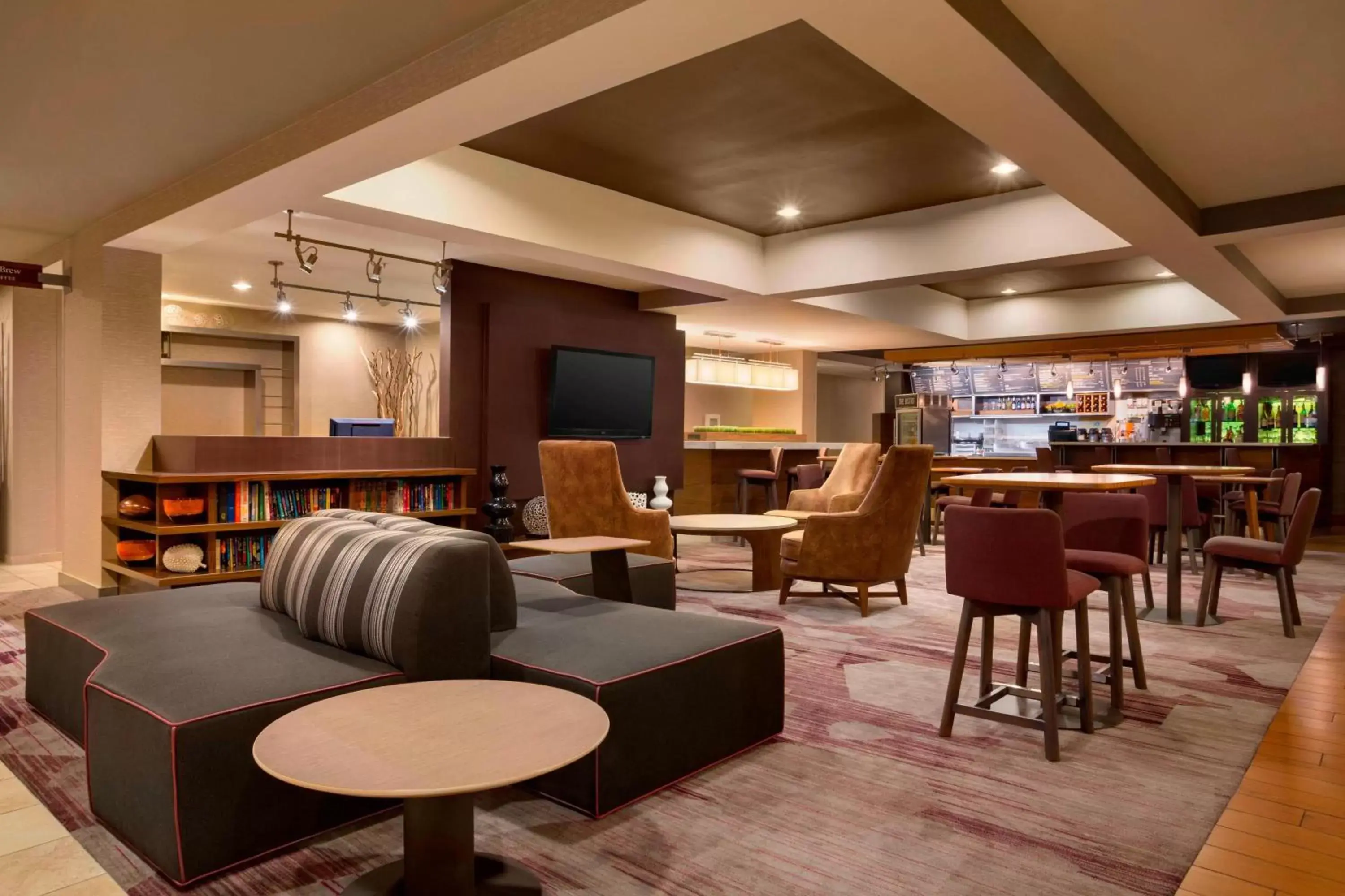 Lobby or reception, Lounge/Bar in Courtyard by Marriott Champaign