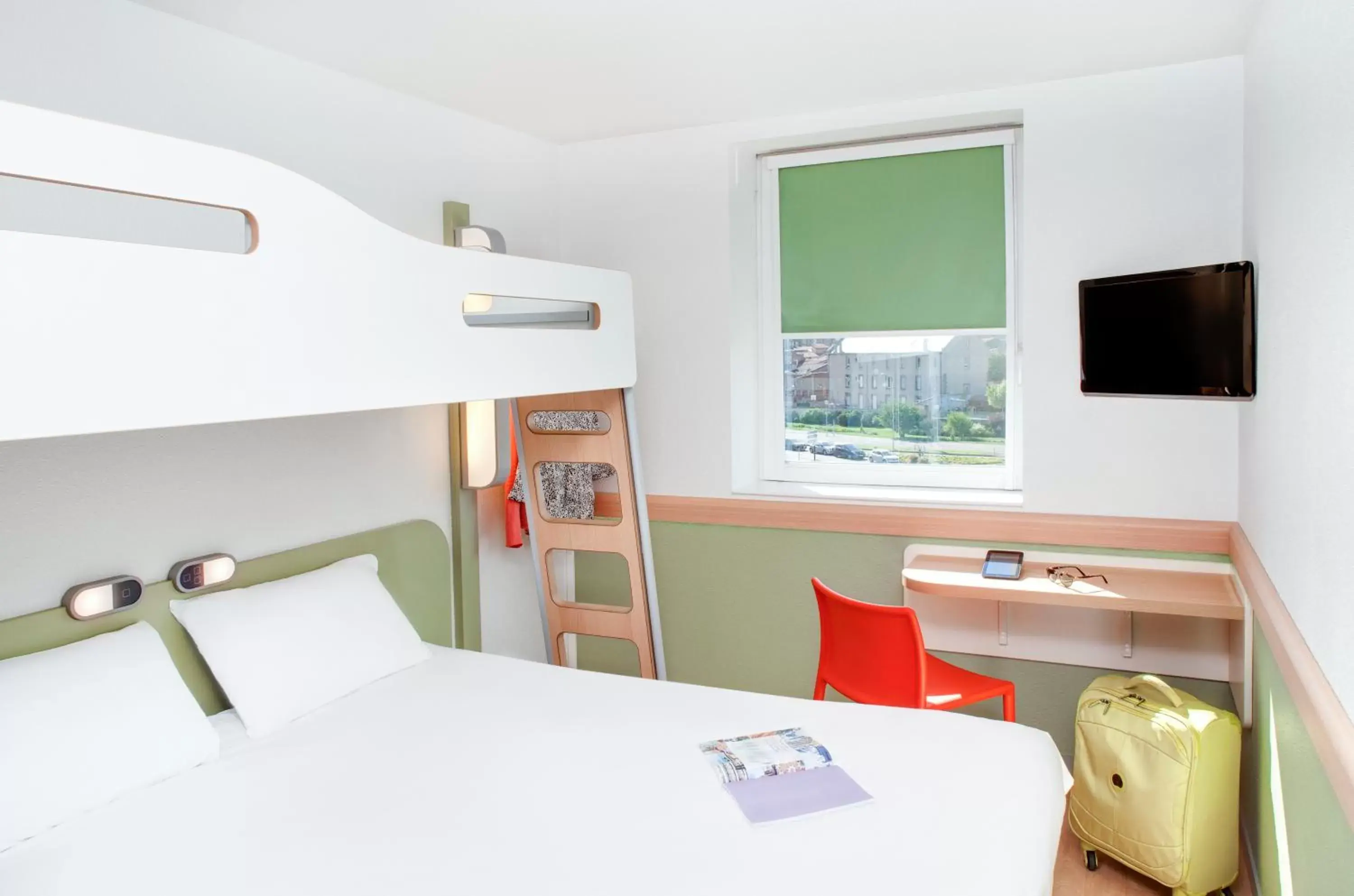 Photo of the whole room, Bed in ibis Budget Clermont Ferrand Centre Montferrand