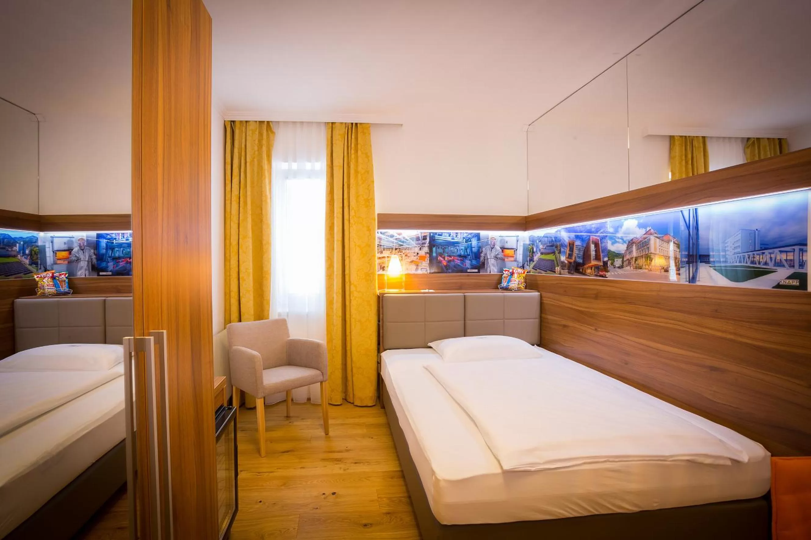 Photo of the whole room, Bed in Hotel Kongress