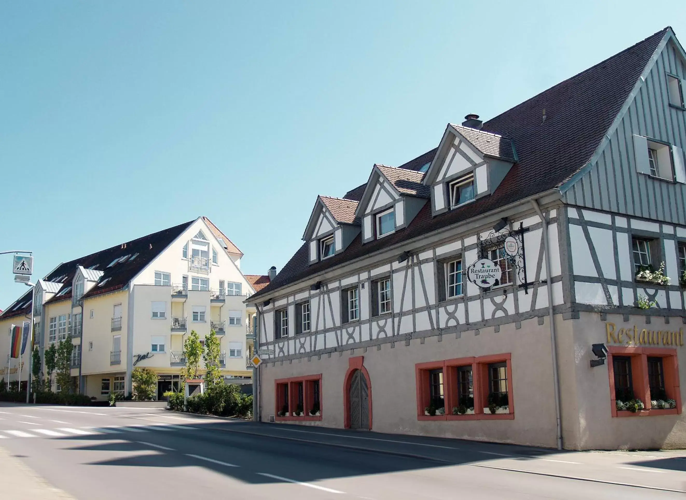 Facade/entrance, Property Building in Hotel Traube am See