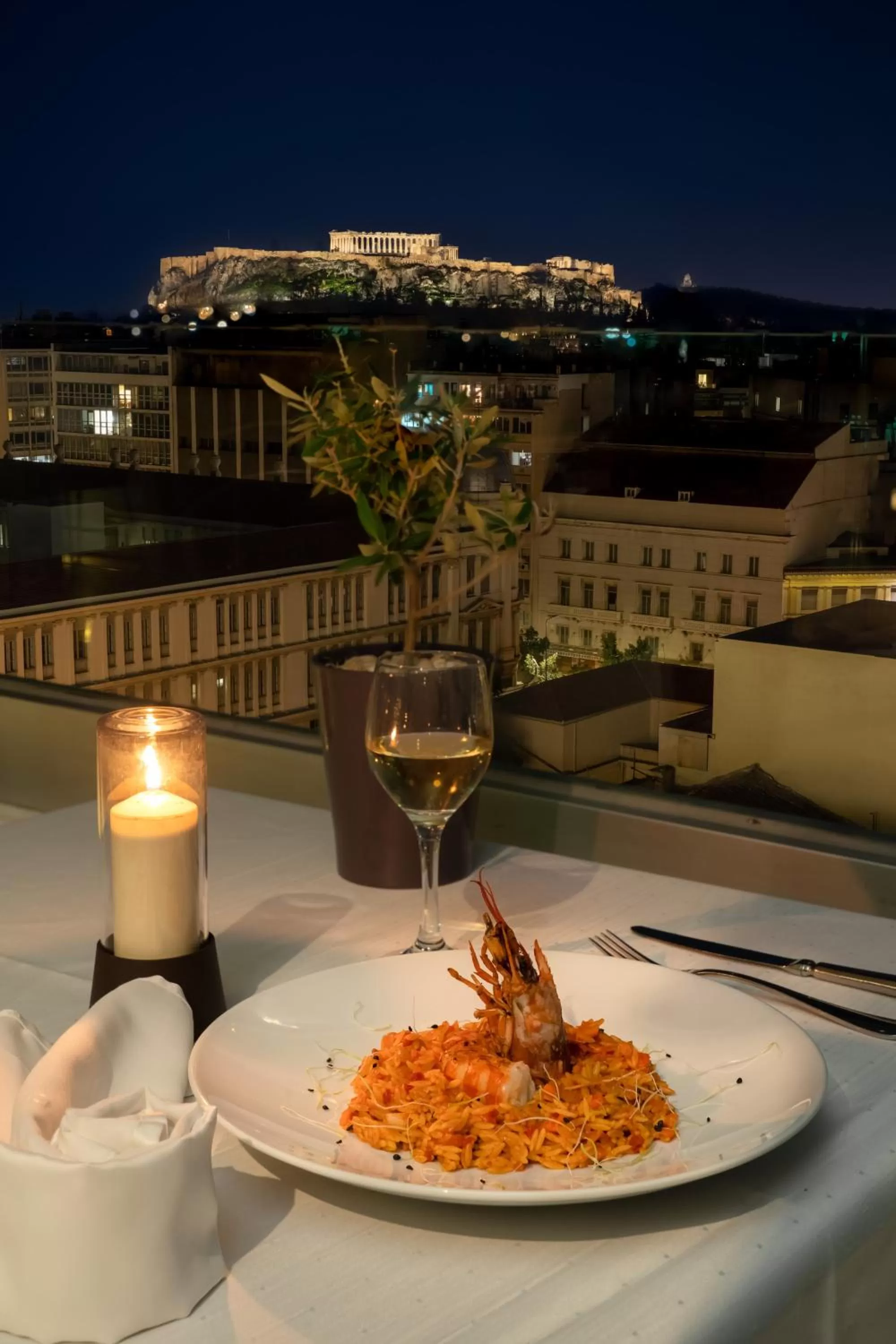 Restaurant/places to eat in Titania Hotel