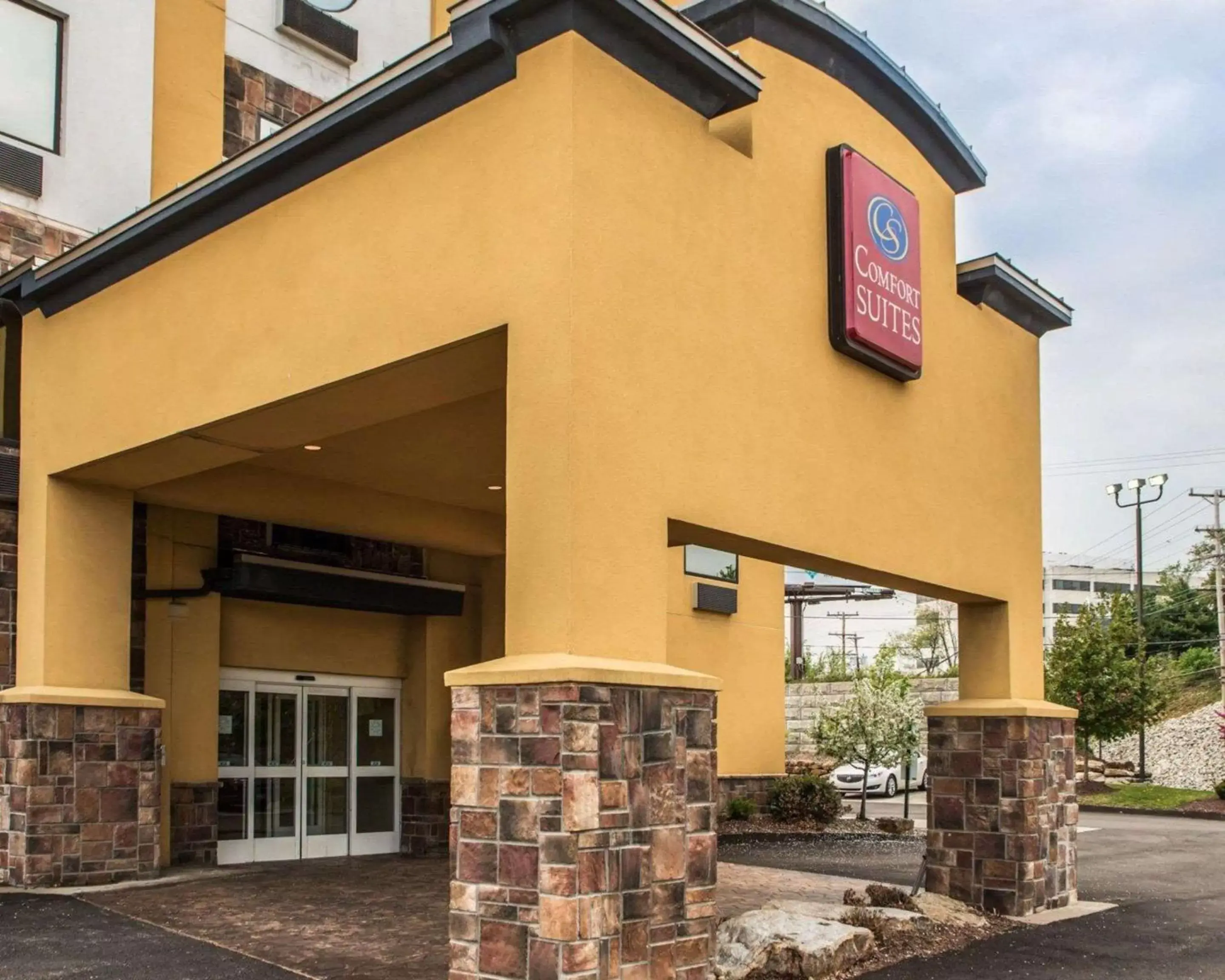 Property building in Comfort Suites Monroeville - Pittsburgh East Property building in Comfort Suites Monroeville - Pittsburgh East