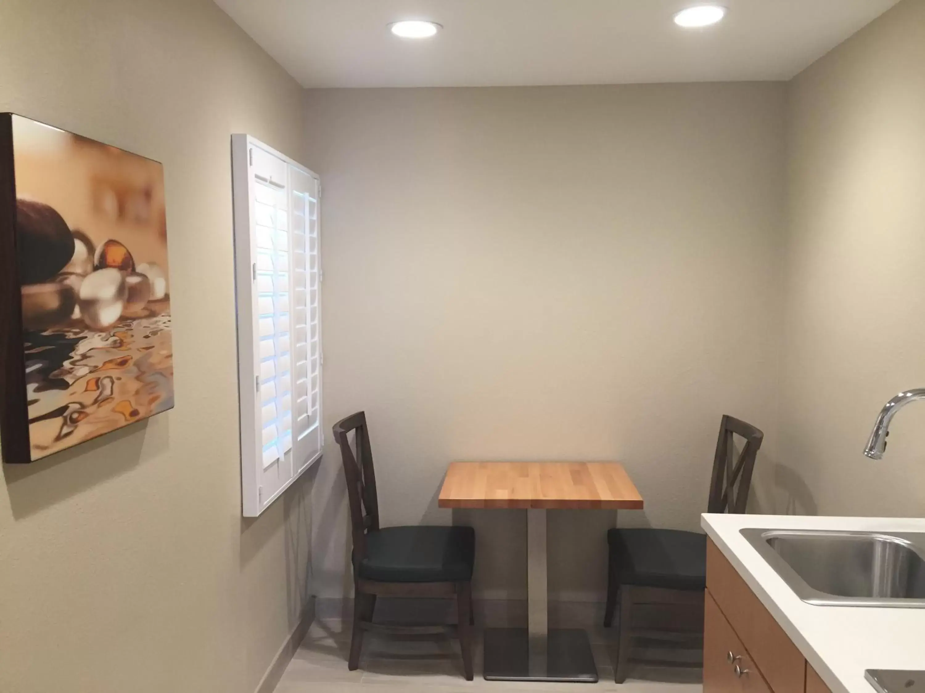 Kitchen or kitchenette, Dining Area in Diamond Head Inn