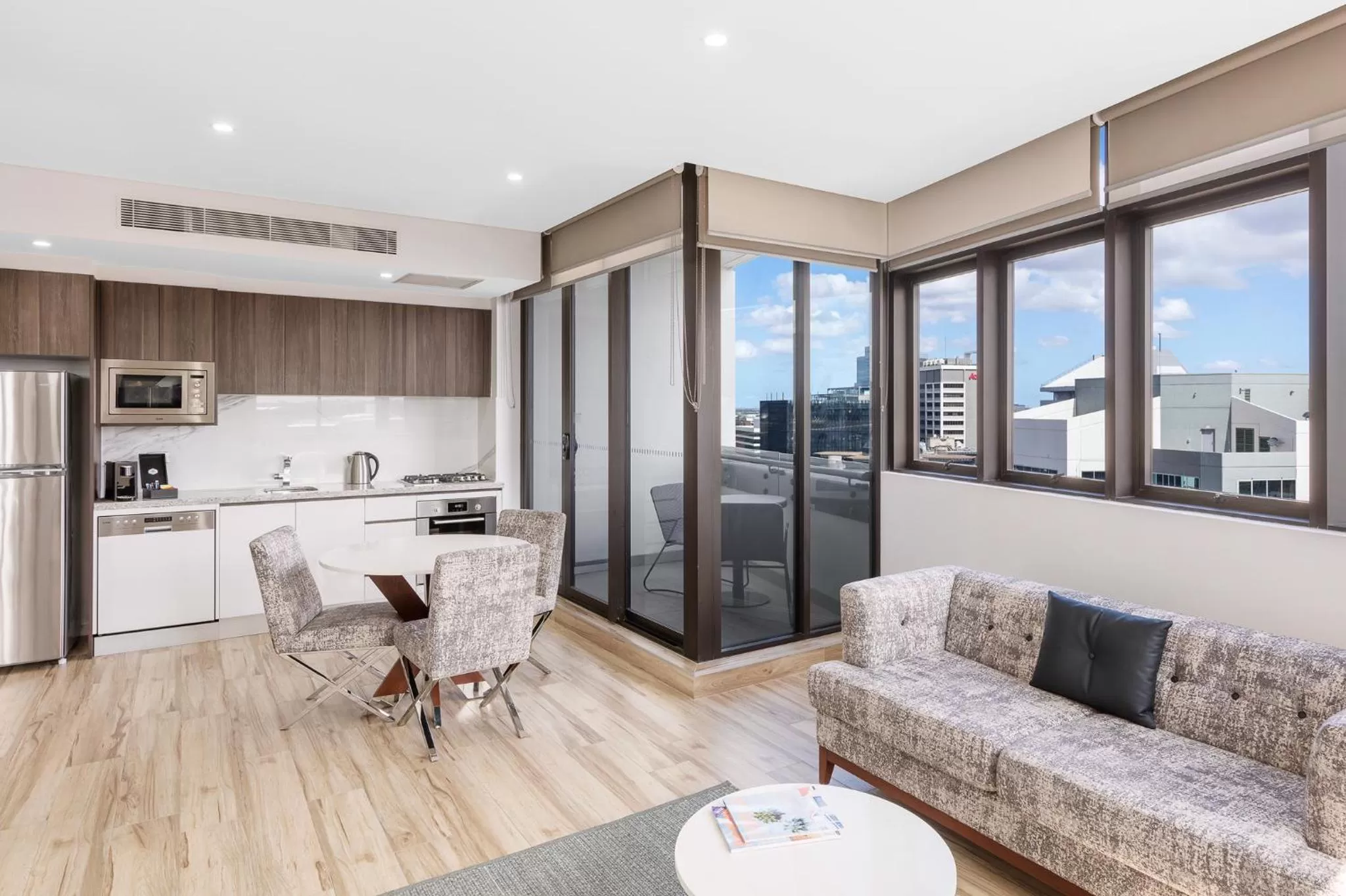 Balcony/Terrace in Meriton Suites Church Street, Parramatta