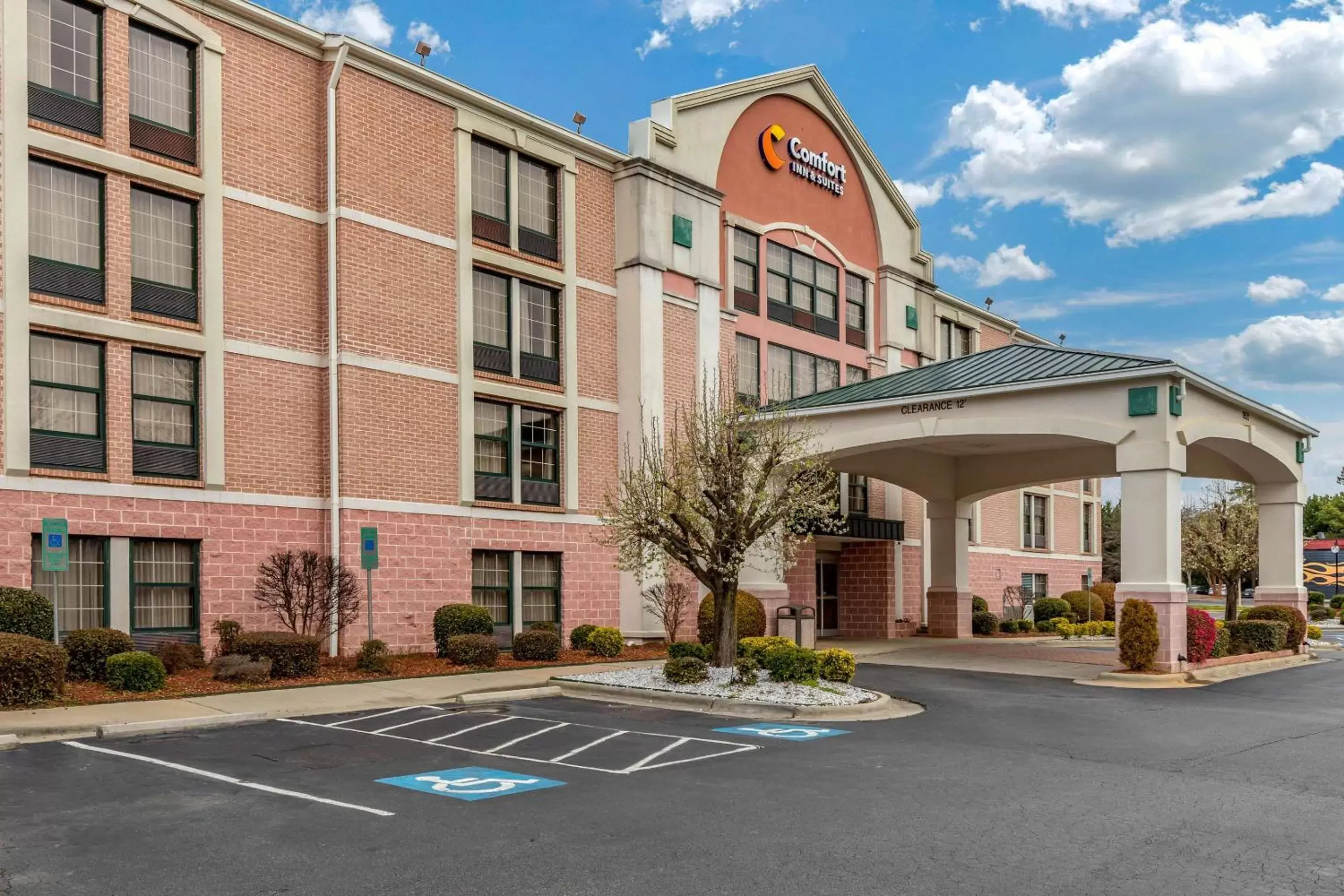 Property Building in Comfort Inn & Suites Lake Norman