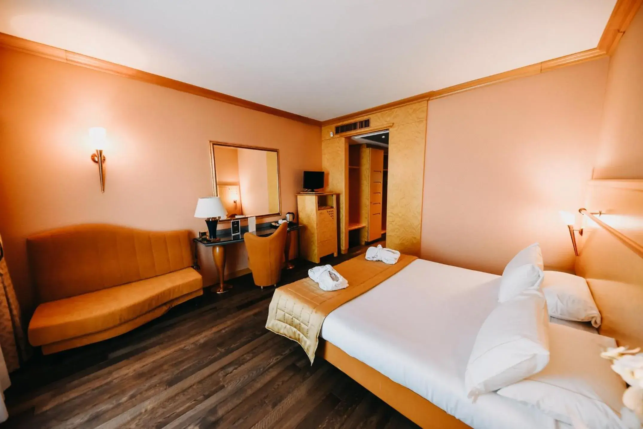 Photo of the whole room, Bed in SHG Hotel Antonella Photo of the whole room, Bed in SHG Hotel Antonella