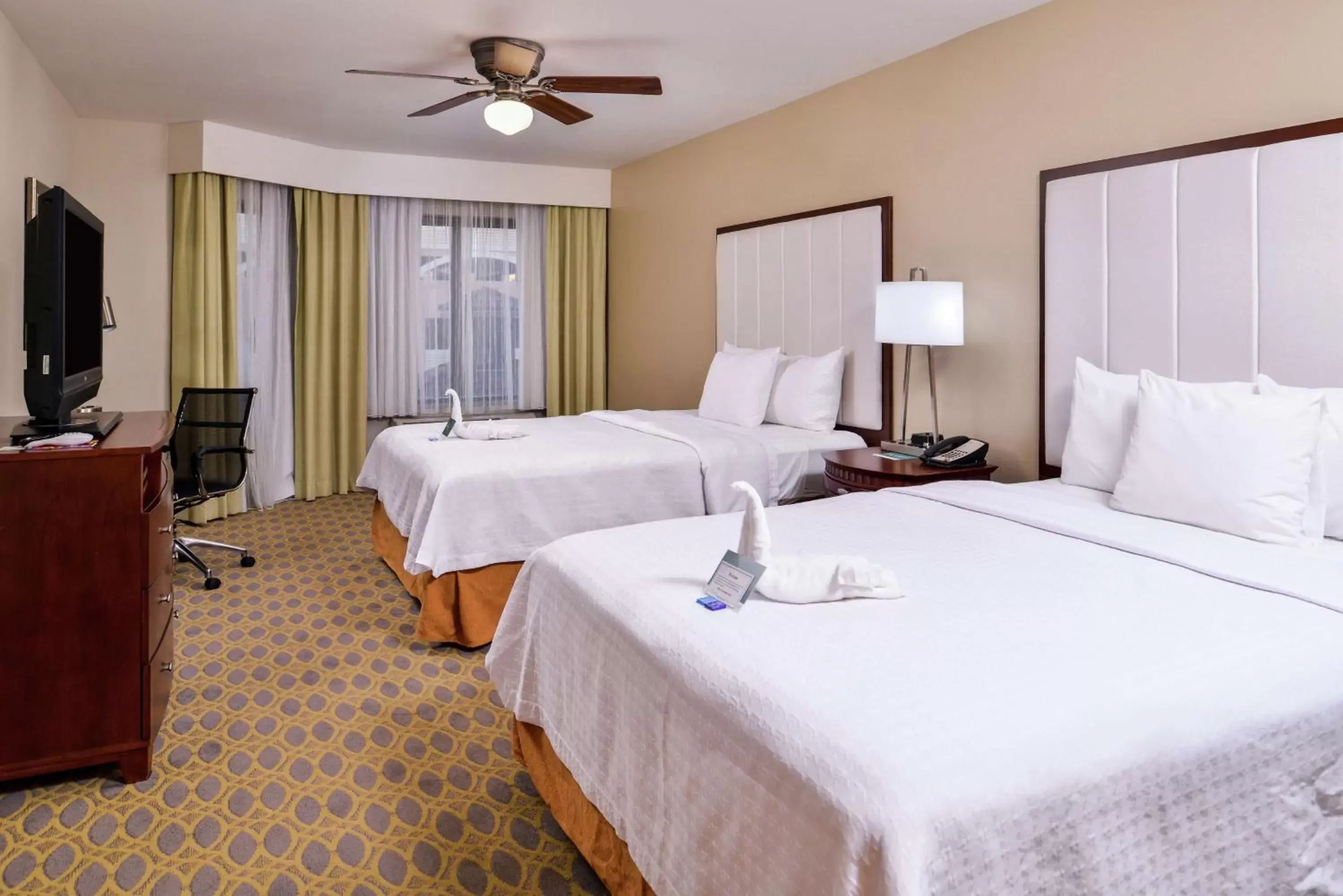Bed in Homewood Suites by Hilton Jacksonville-Downtown/Southbank