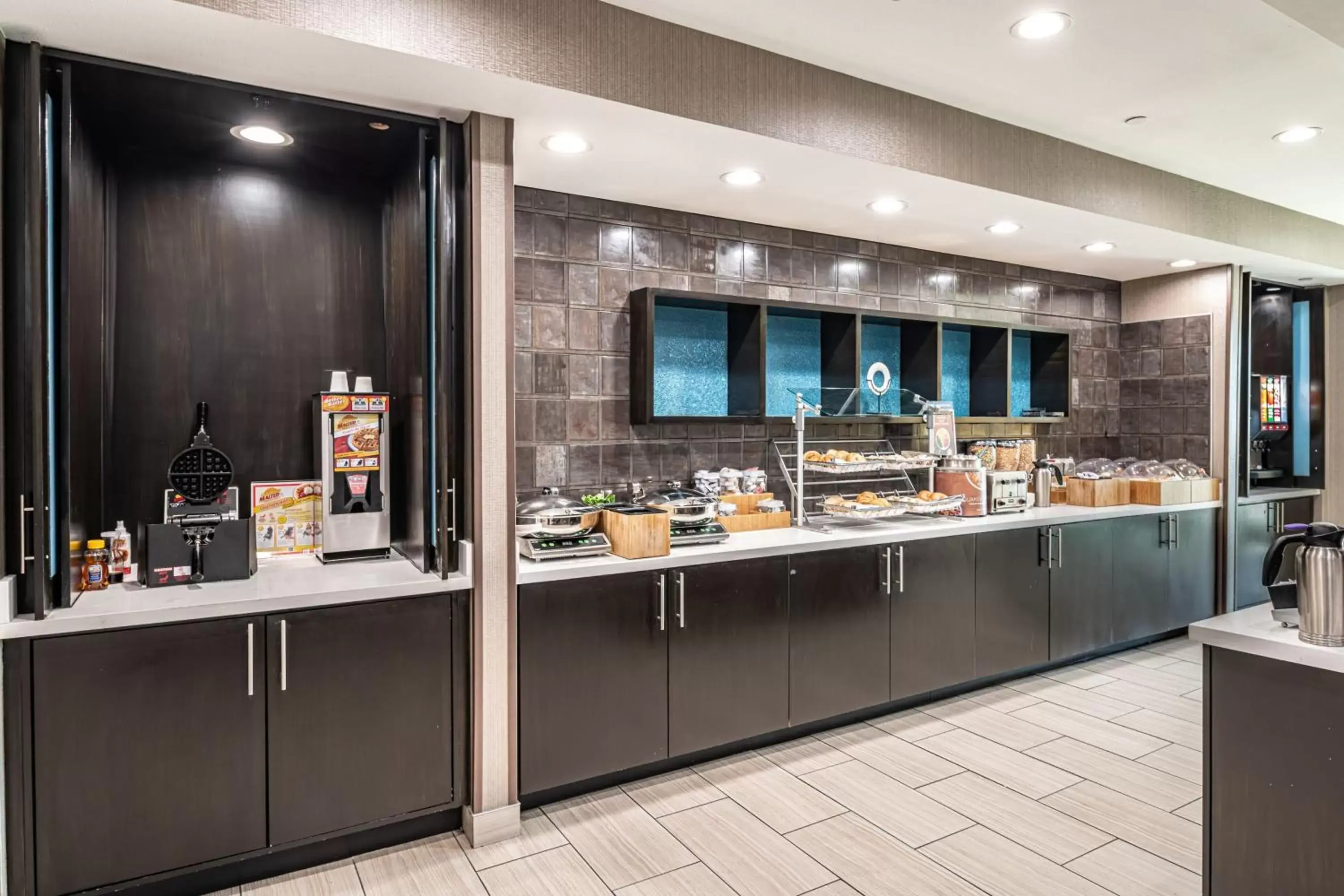 Breakfast, Restaurant/Places to Eat in SpringHill Suites Dallas Central Expressway