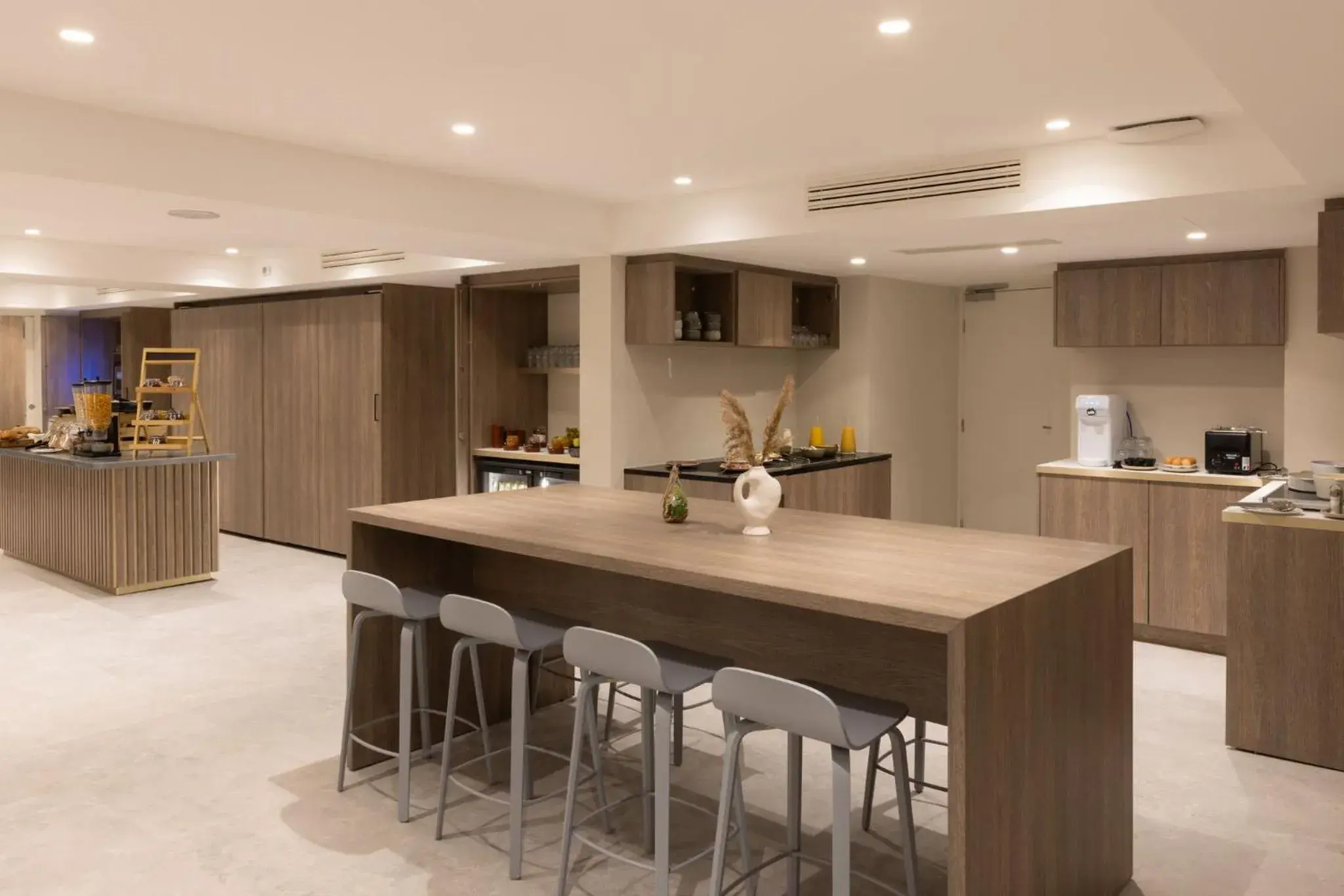 Breakfast, Dining Area in Staybridge Suites Cannes Centre