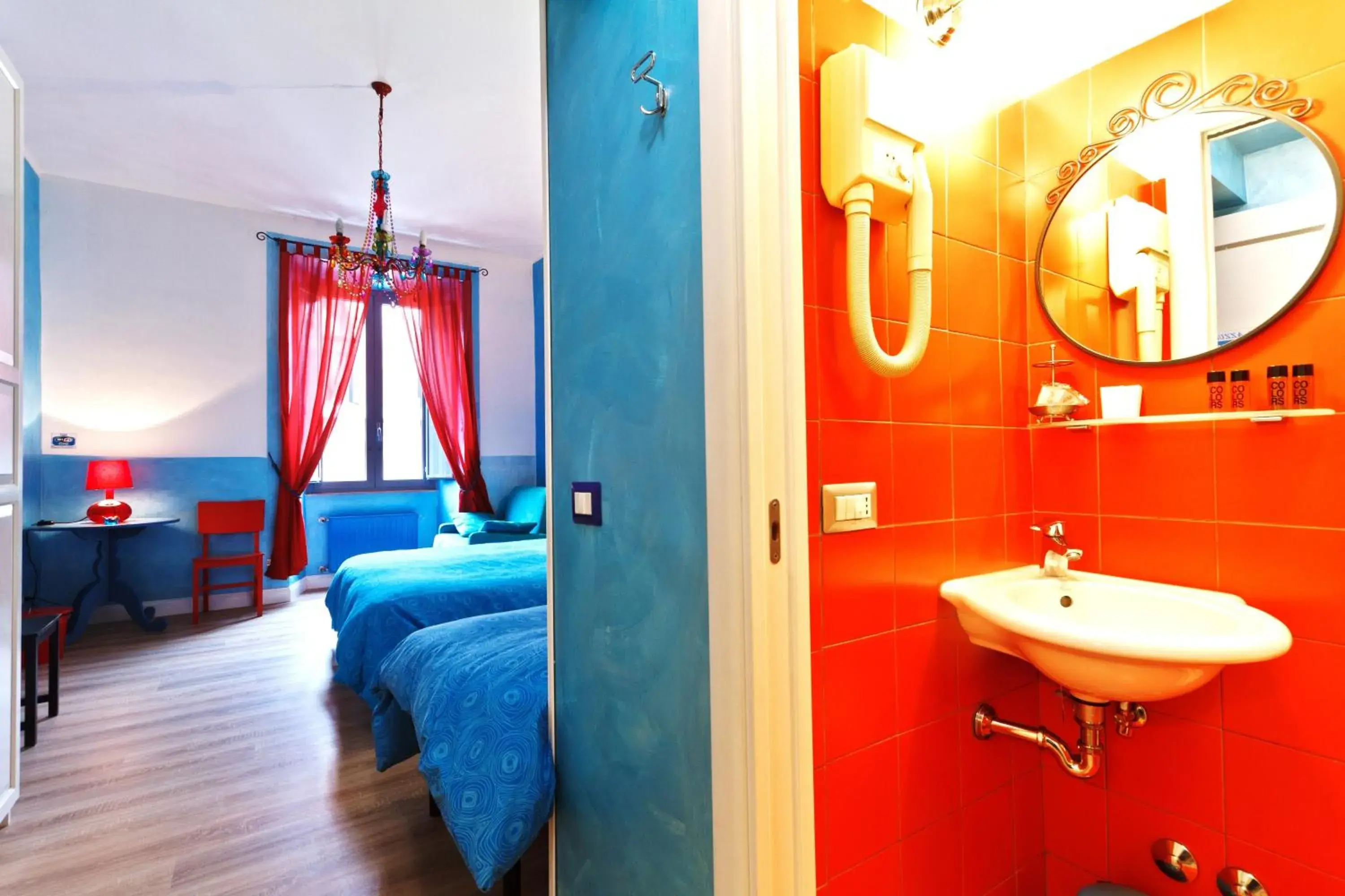 Photo of the whole room, Bed in Dream Station Photo of the whole room, Bed in Dream Station