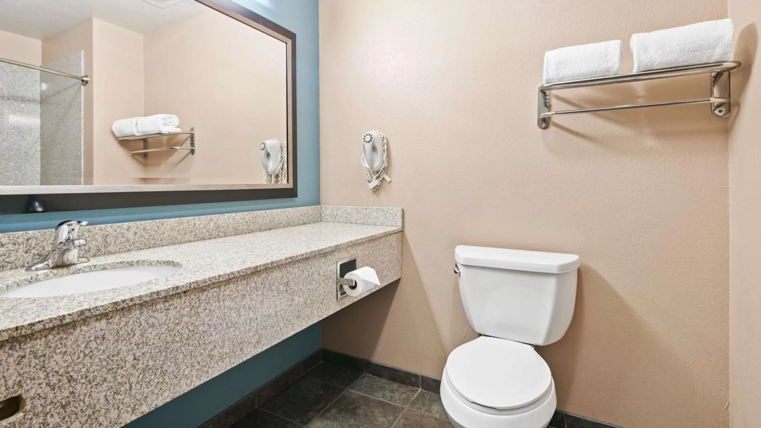 King Suite with Spa Bath - Disability Access - Non-smoking in Best Western Sonora Inn & Suites