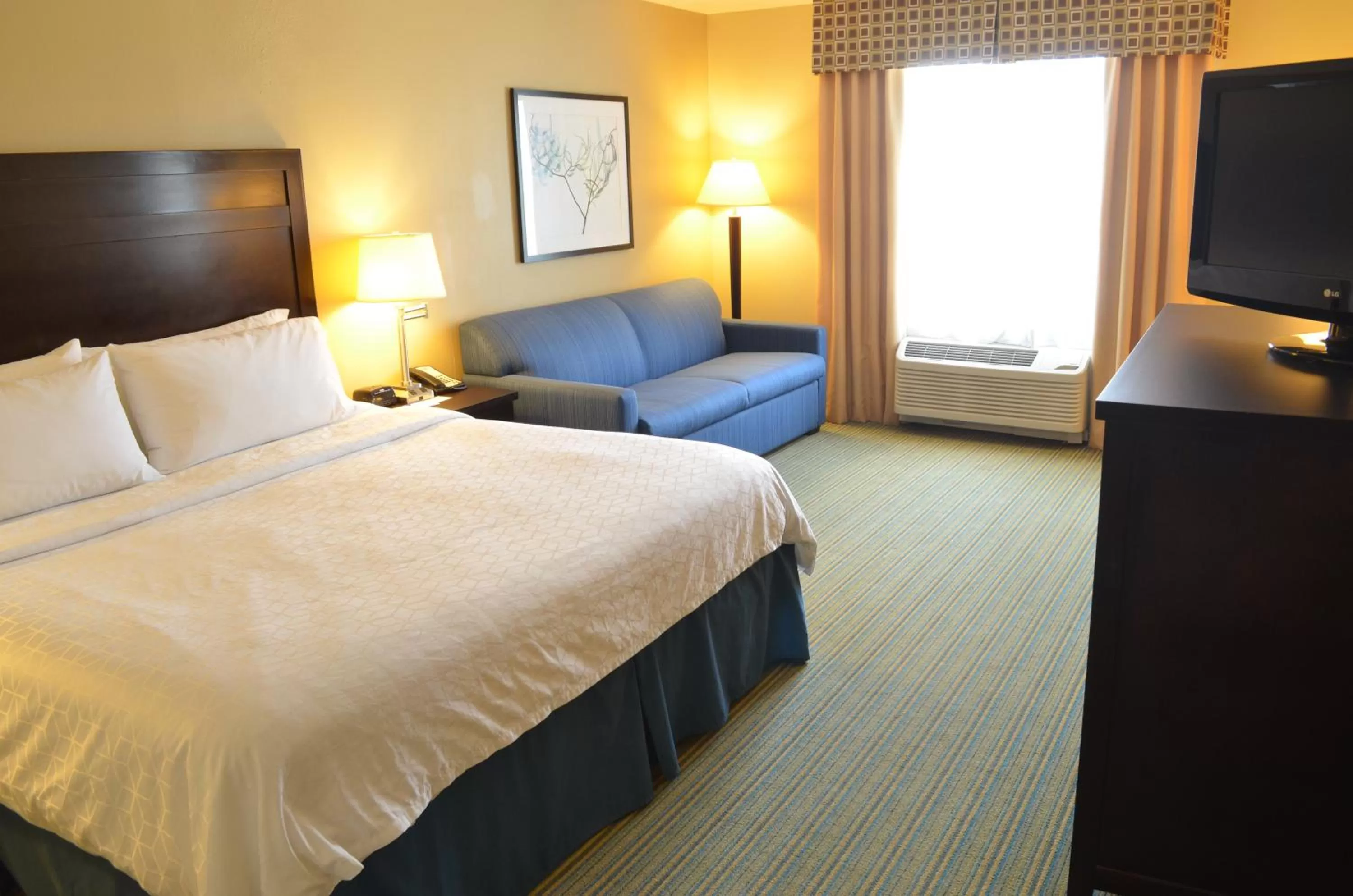 Bedroom, Bed in Holiday Inn Express- Waterloo/Cedar Falls by IHG